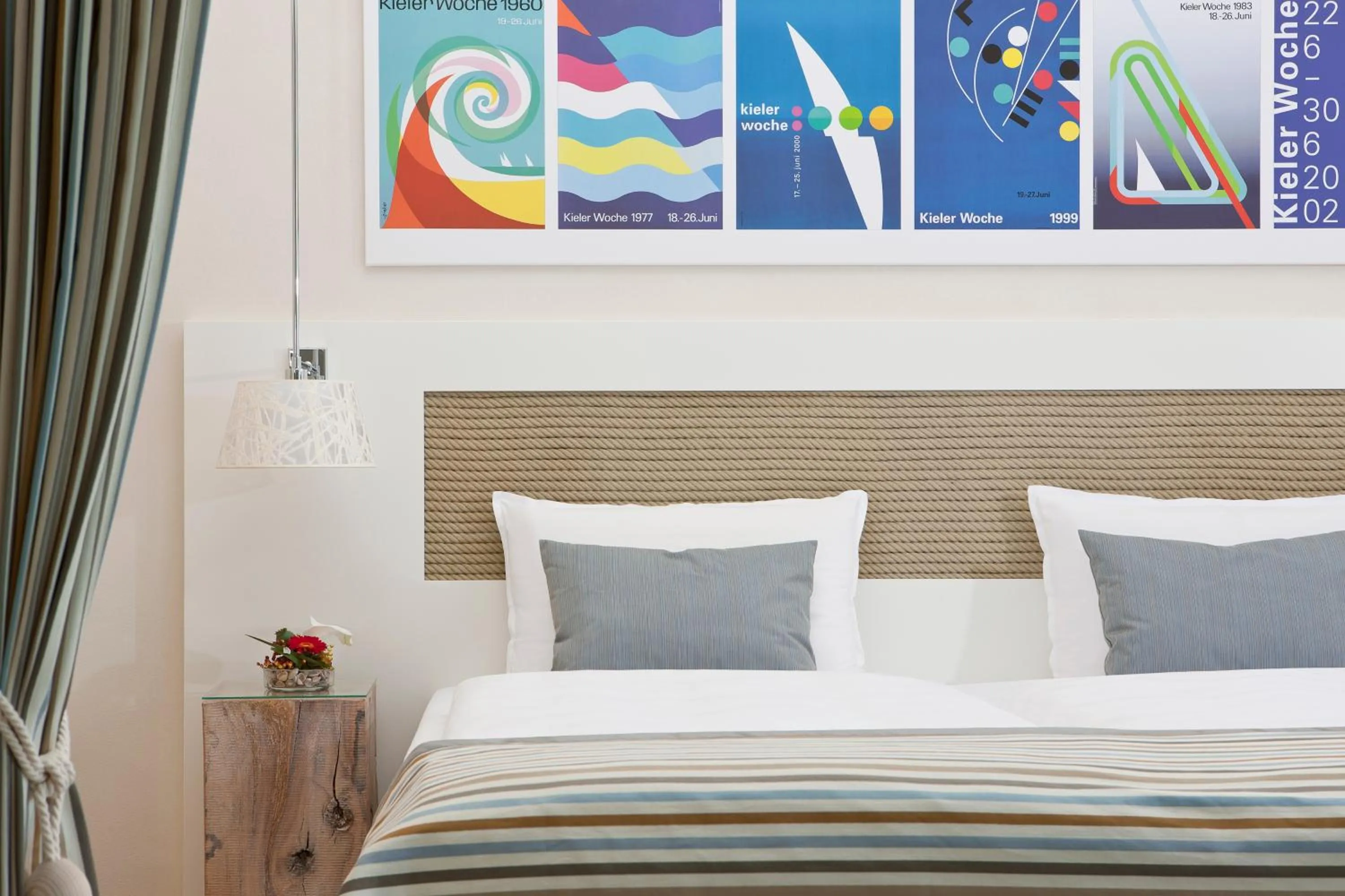 Photo of the whole room, Bed in Steigenberger Hotel Conti Hansa Kiel