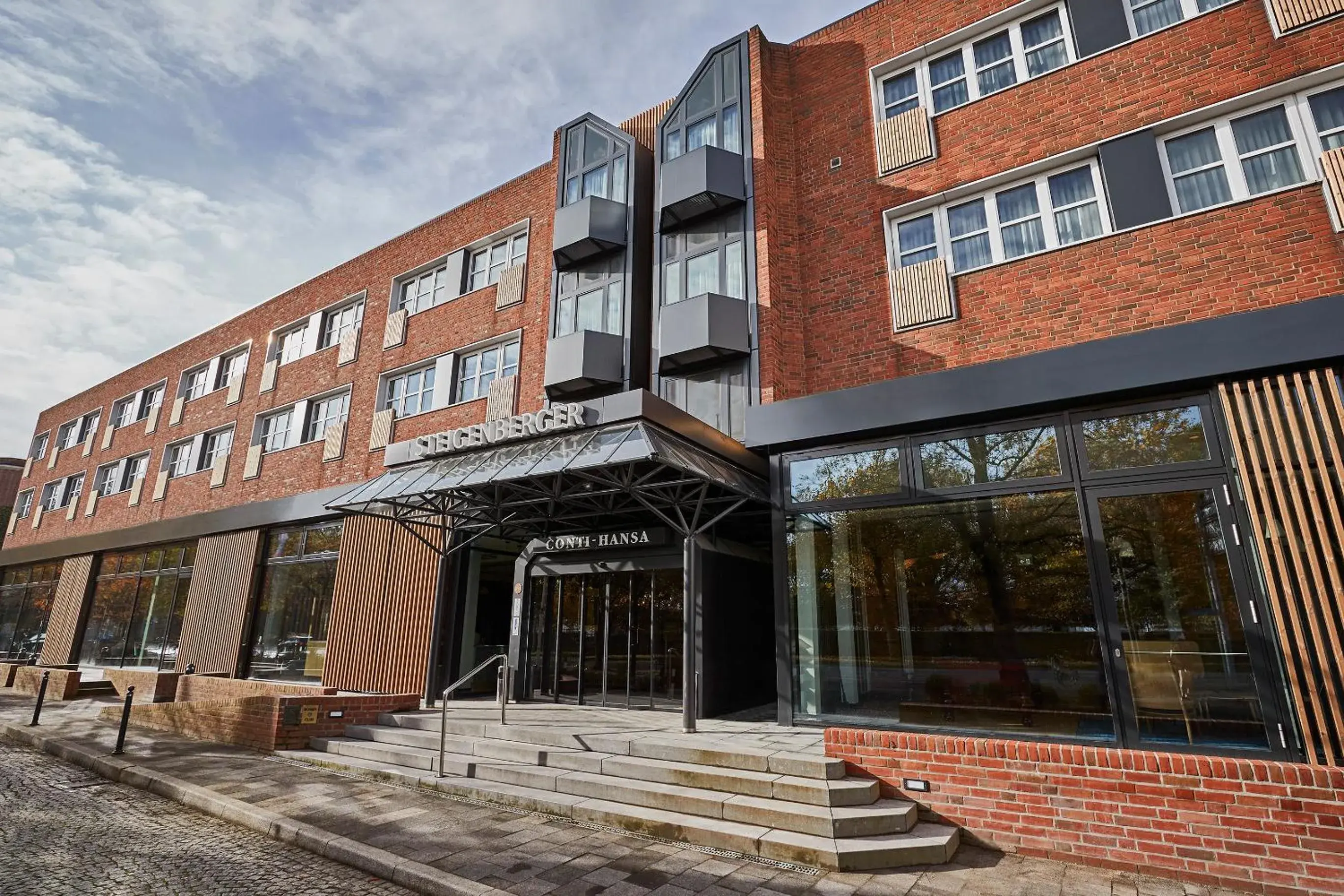 Facade/entrance in Steigenberger Hotel Conti Hansa Kiel Facade/entrance in Steigenberger Hotel Conti Hansa Kiel