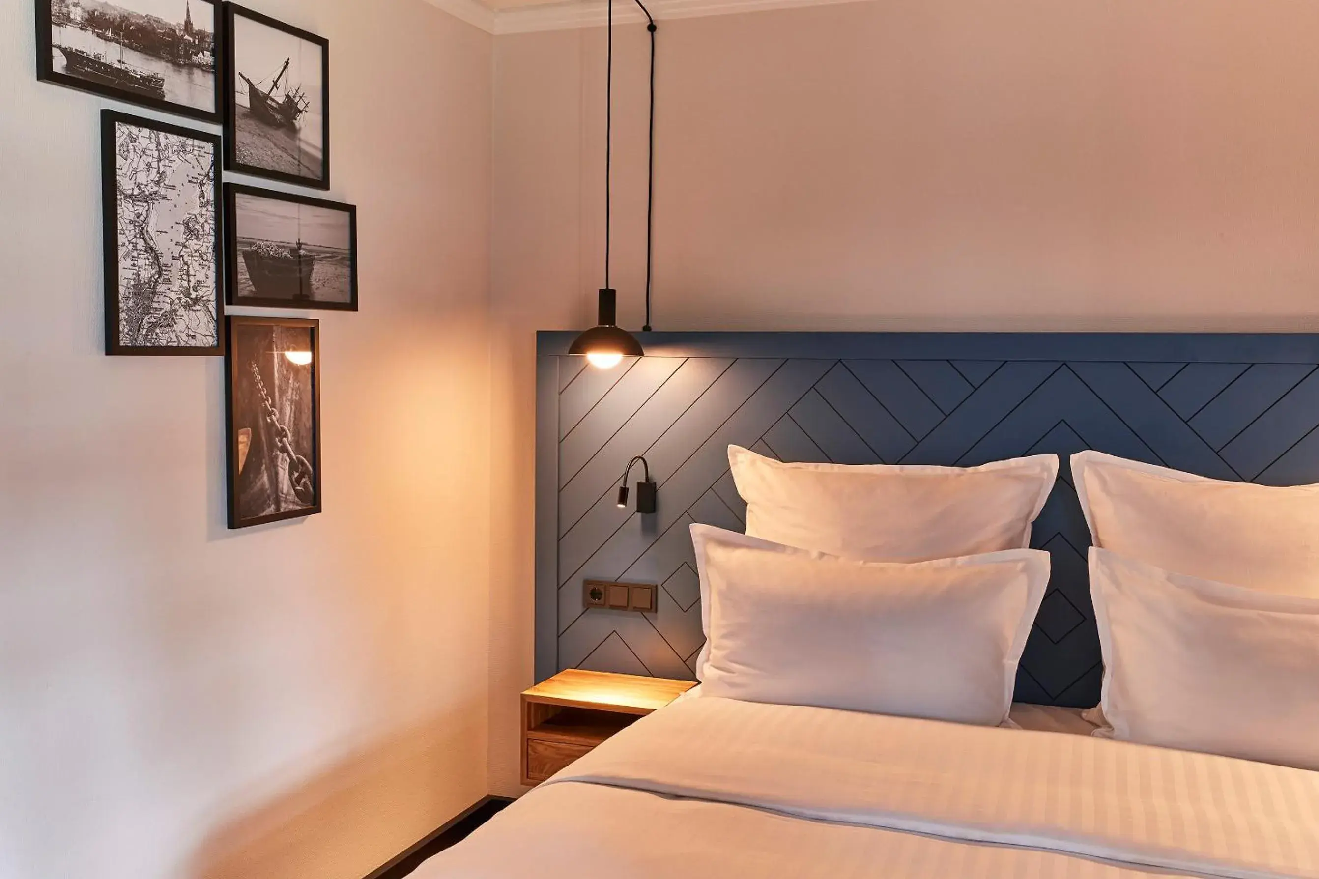 Bedroom, Bed in Steigenberger Hotel Conti Hansa Kiel Bedroom, Bed in Steigenberger Hotel Conti Hansa Kiel