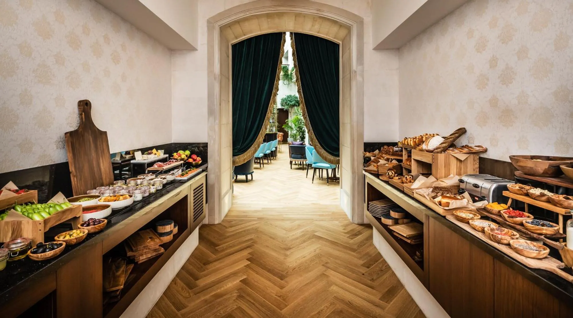 Restaurant/places to eat in The Merchant Baku