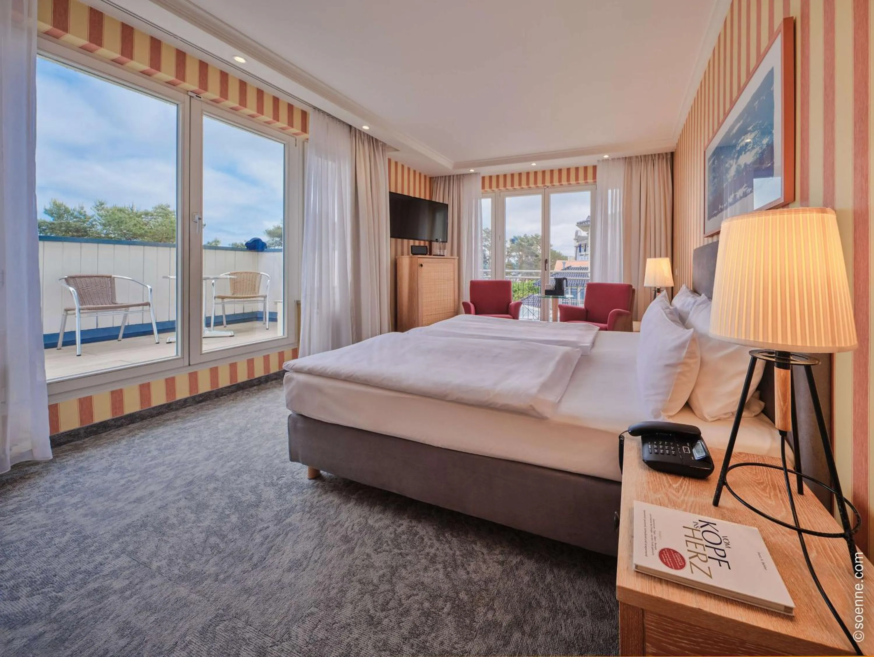 Bedroom, Bed in Dorint Strandhotel Binz/Rügen