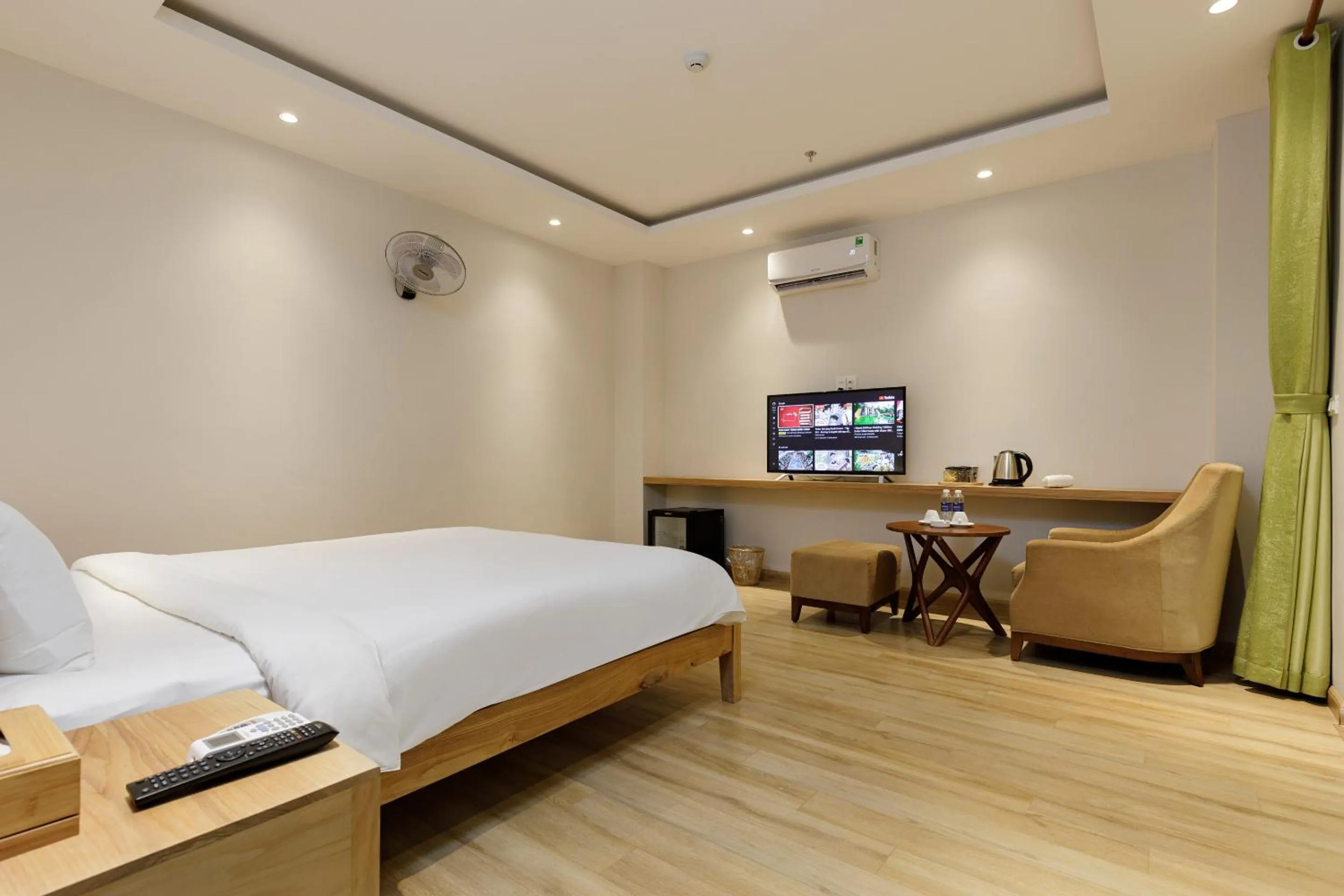 Bedroom, Bed in Super OYO Capital O 1169 Le Grand Hanoi Hotel - The Charm