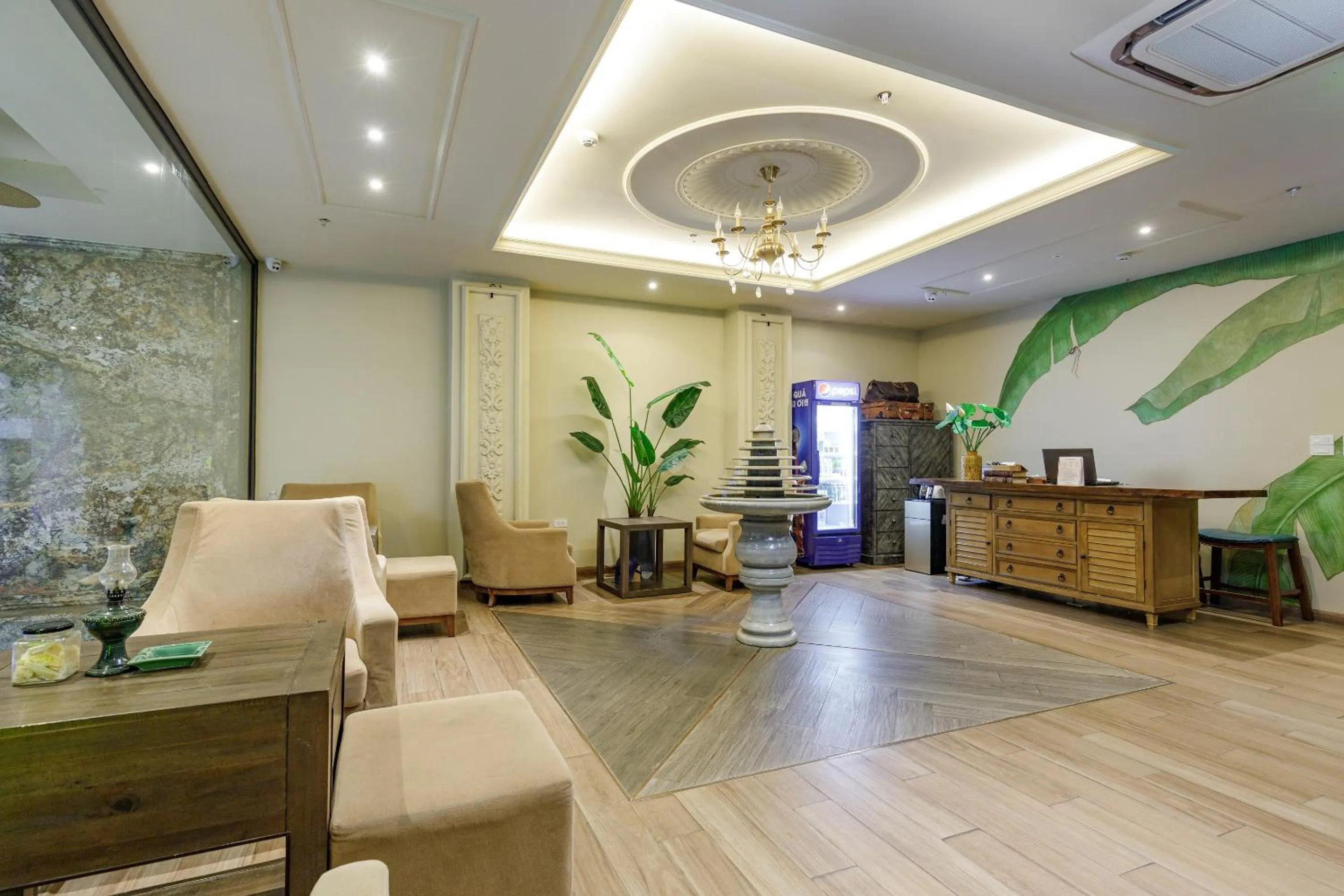 Lobby or reception in Super OYO Capital O 1169 Le Grand Hanoi Hotel - The Charm