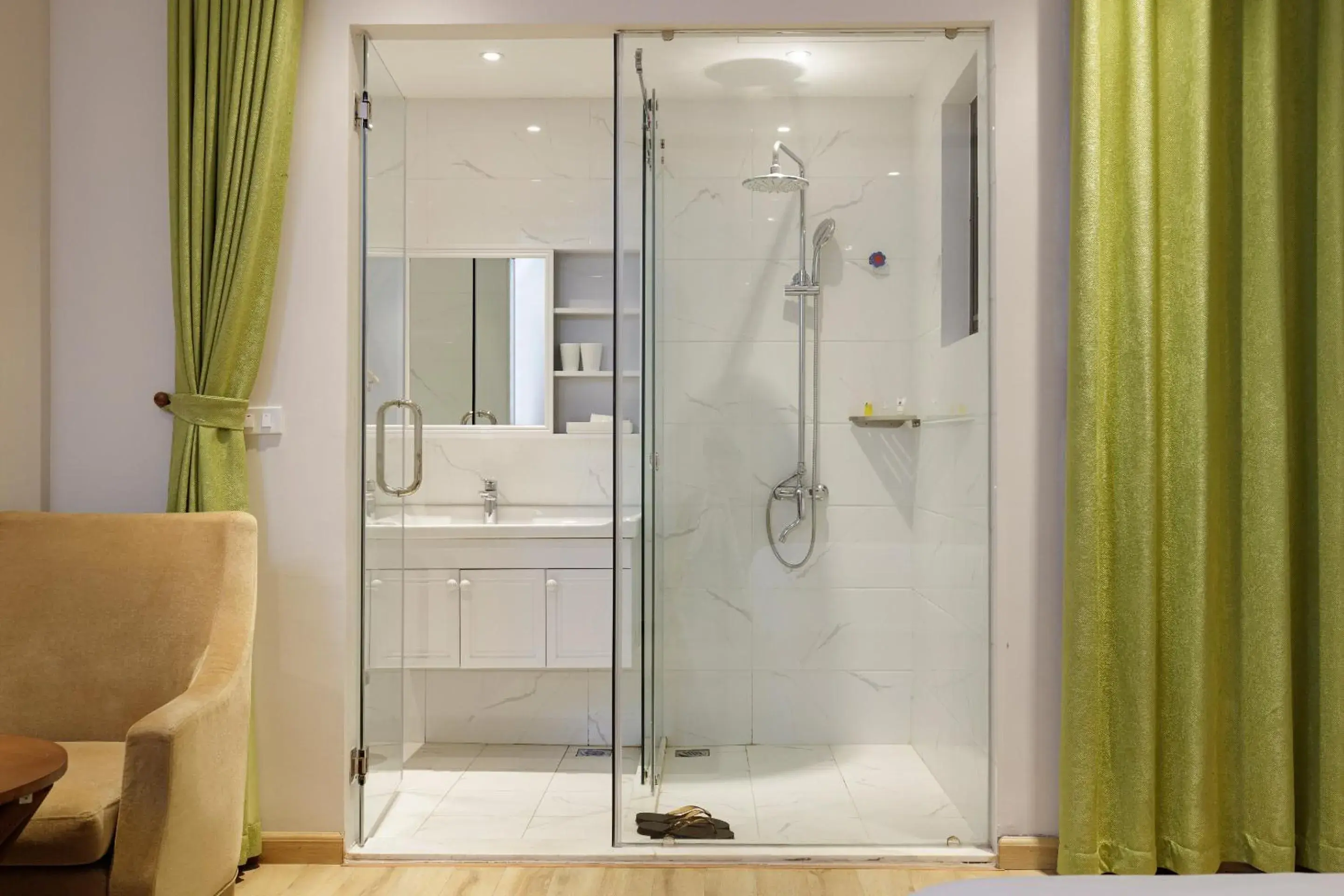 Bedroom in Super OYO Capital O 1169 Le Grand Hanoi Hotel - The Charm Bedroom in Super OYO Capital O 1169 Le Grand Hanoi Hotel - The Charm