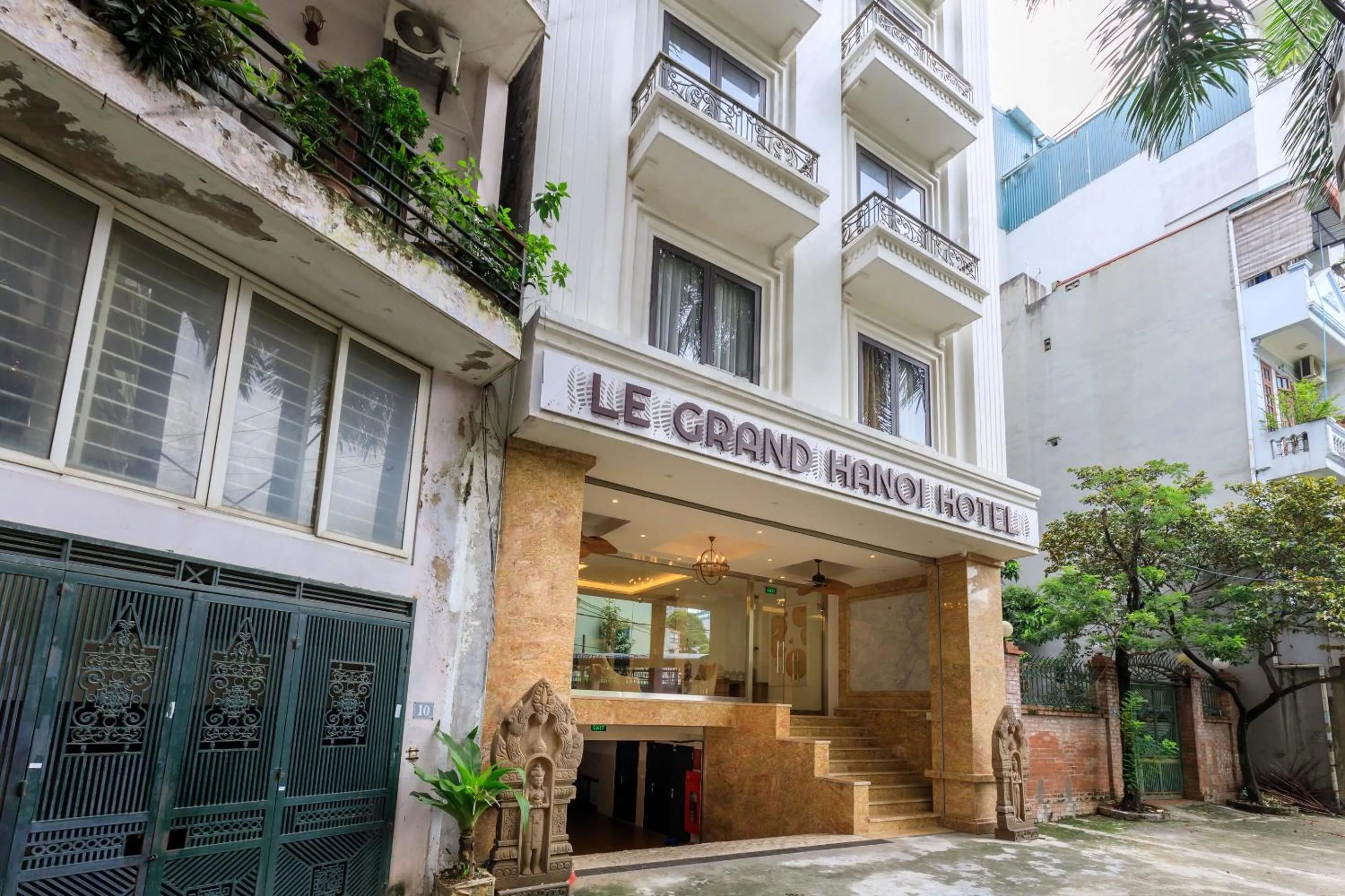Facade/entrance in Super OYO Capital O 1169 Le Grand Hanoi Hotel - The Charm