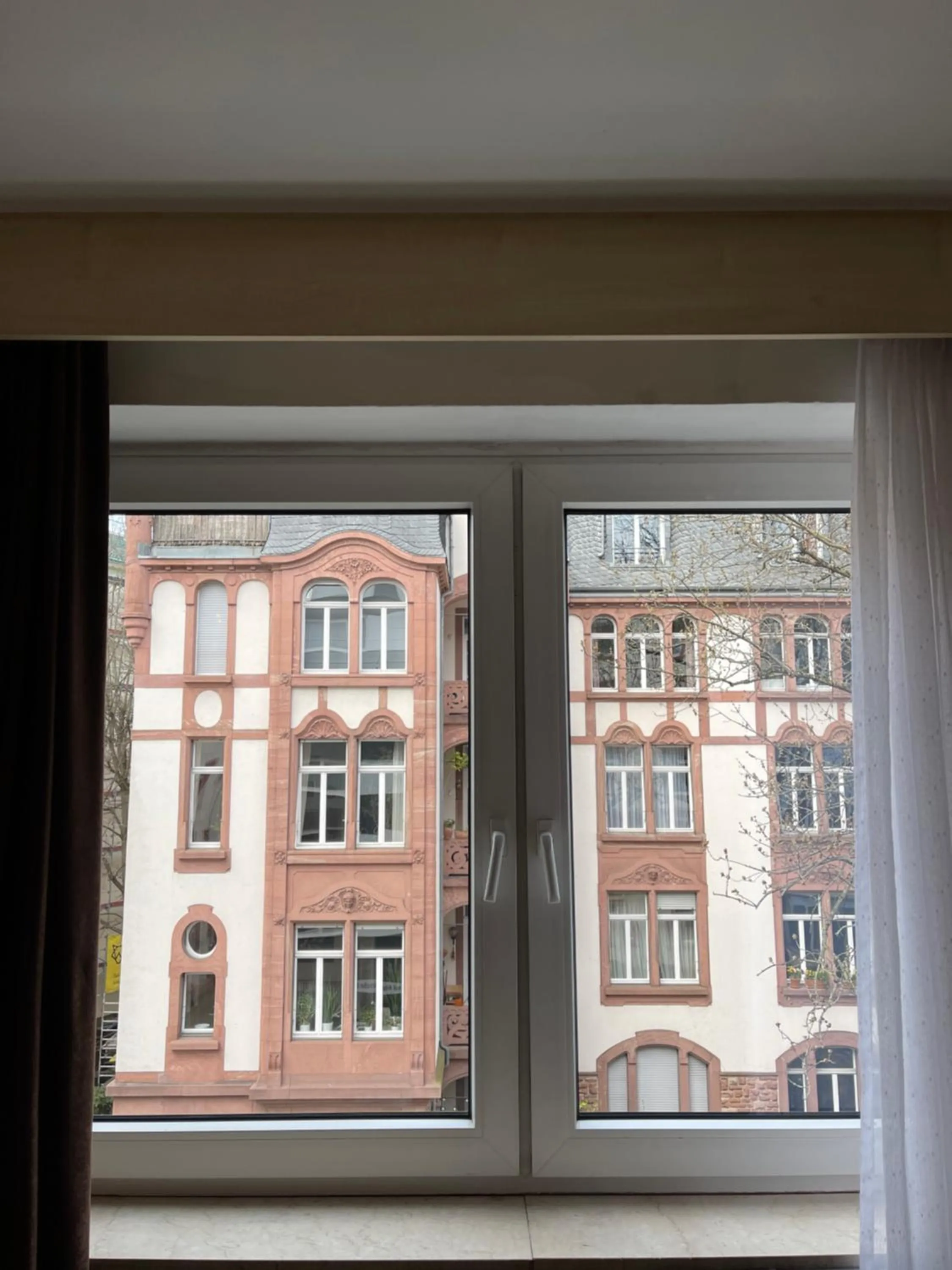 Day in Hotel Mondial Comfort - Frankfurt City Centre