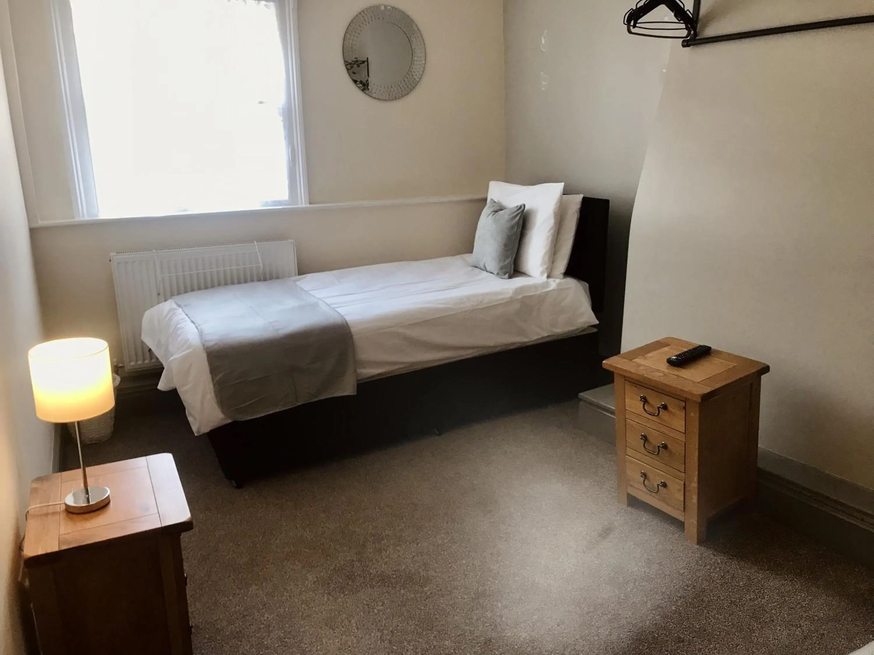 Bedroom, Bed in The White Hart Rooms