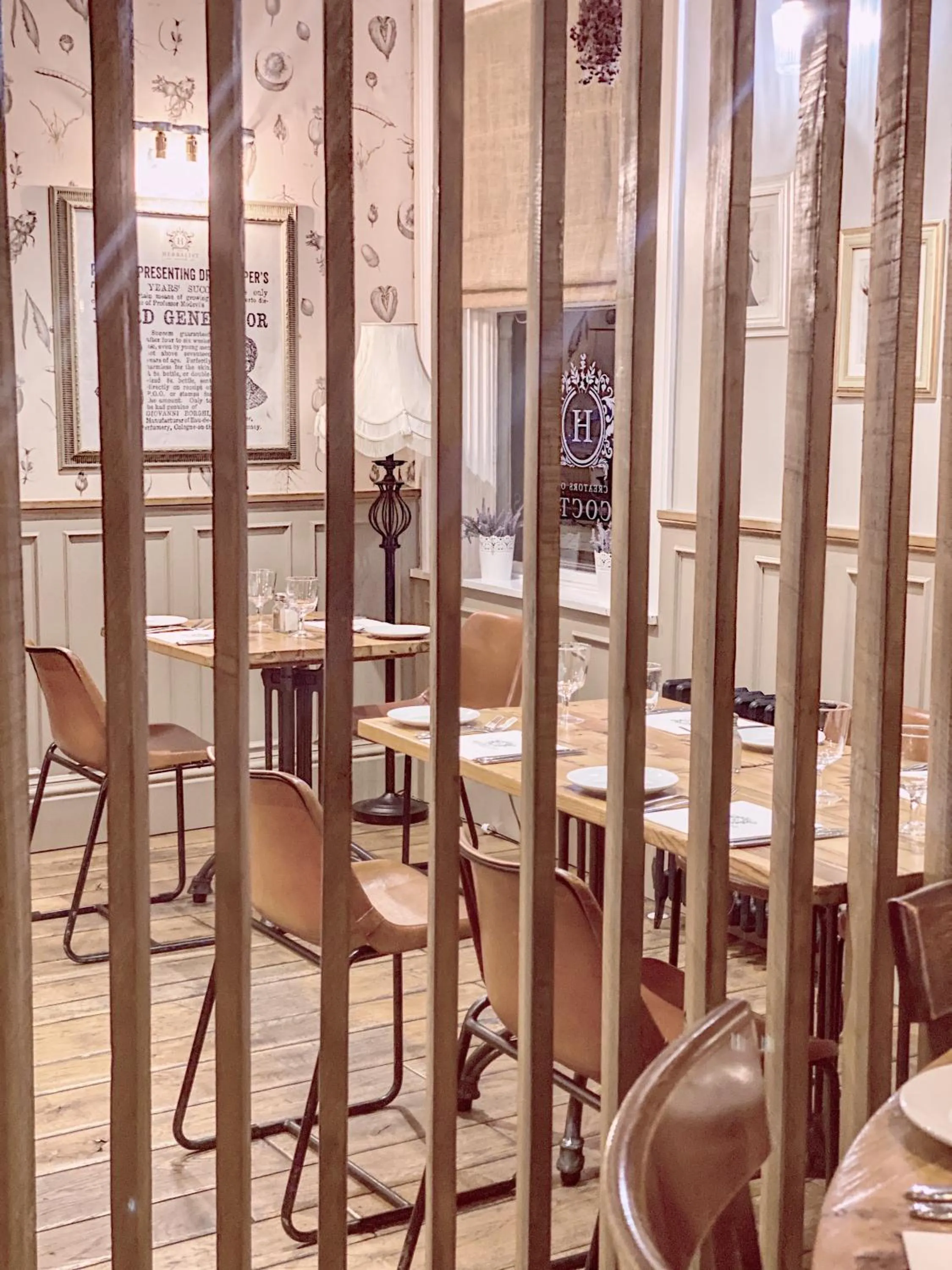 Restaurant/places to eat, Bed in The White Hart Rooms