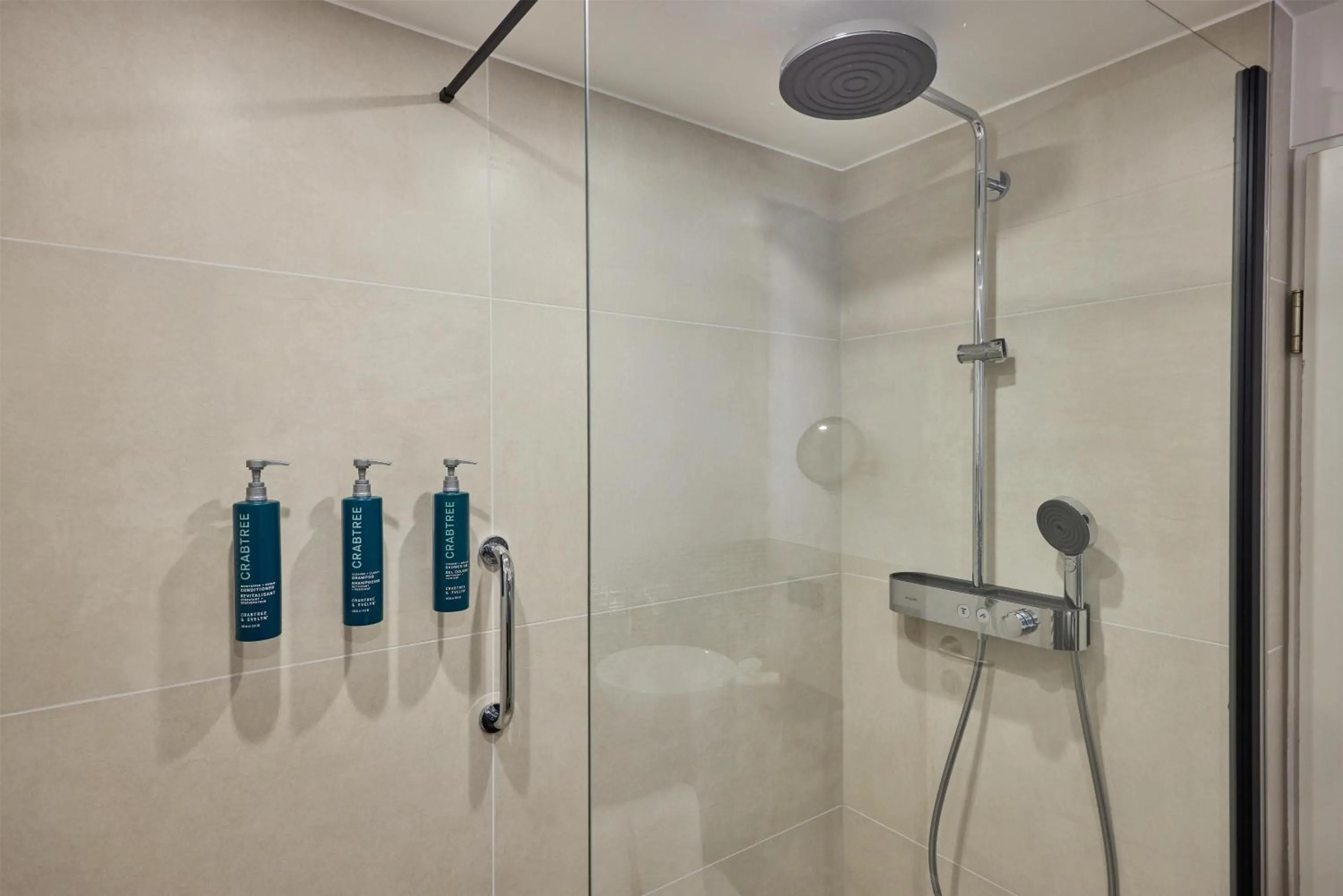 Bathroom in DoubleTree by Hilton Hannover Schweizerhof