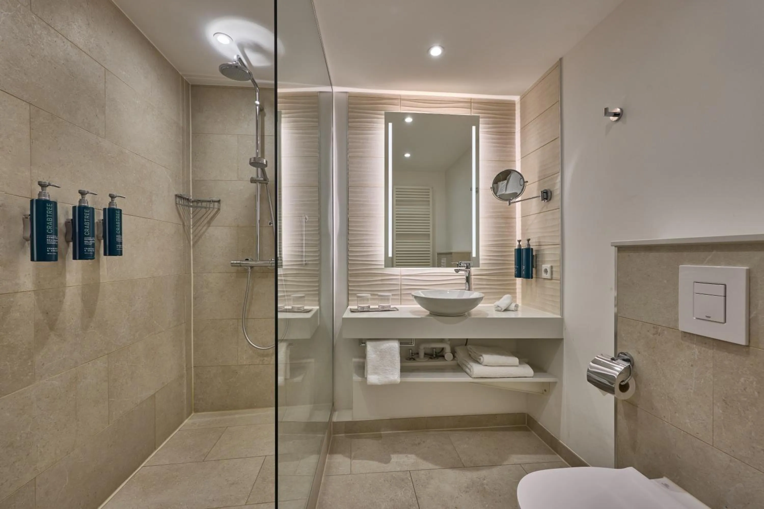 Bathroom in DoubleTree by Hilton Hannover Schweizerhof