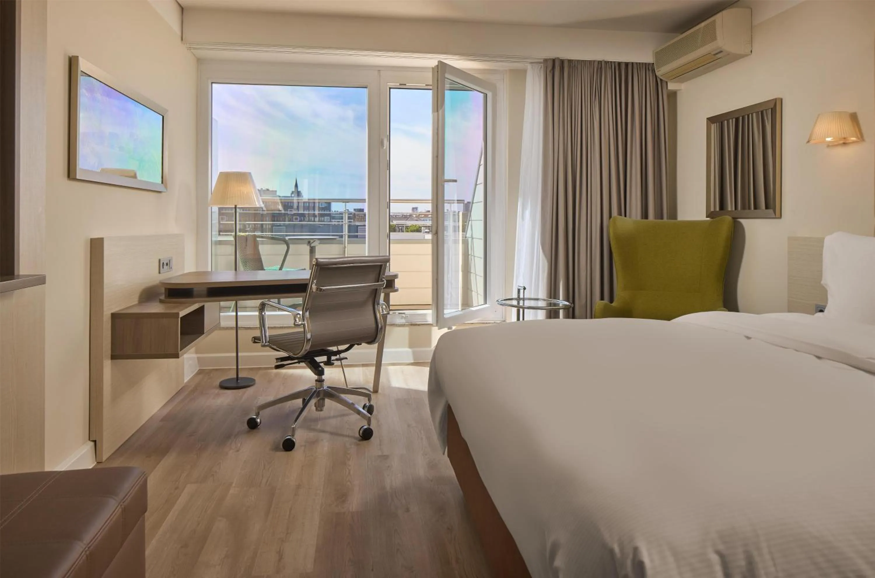 Bed in DoubleTree by Hilton Hannover Schweizerhof