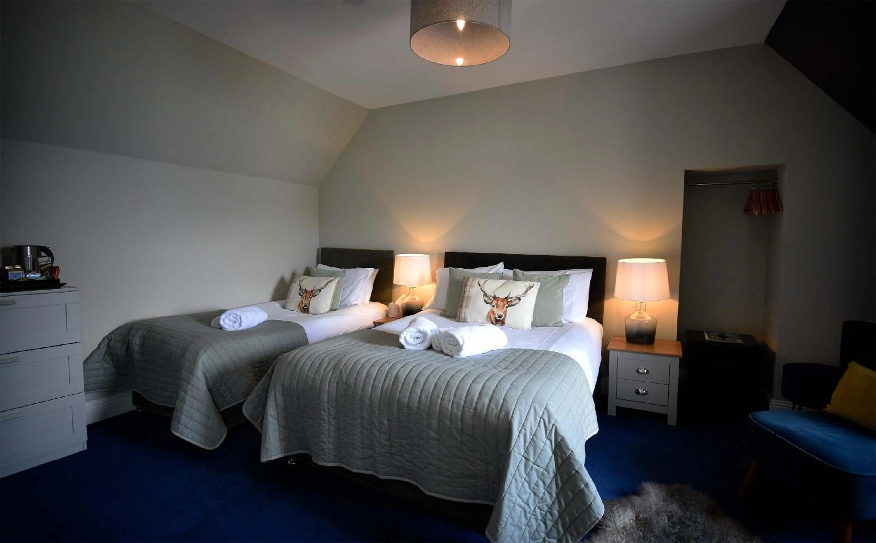 Photo of the whole room, Bed in Rockview