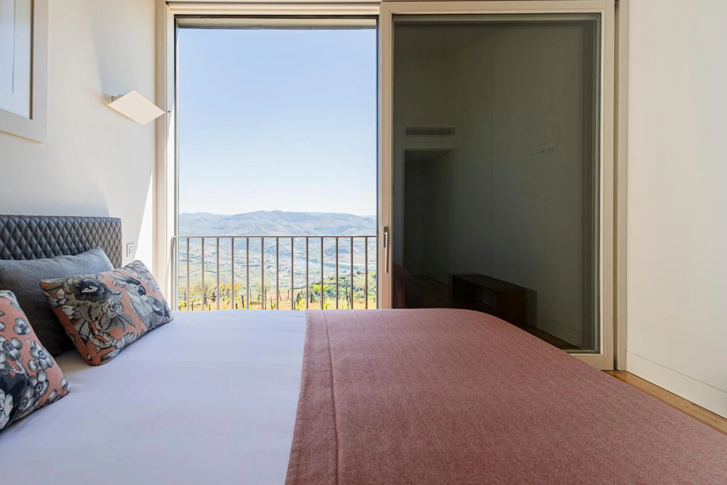 Bedroom, Bed in Quinta de Santa Cruz - Douro Land