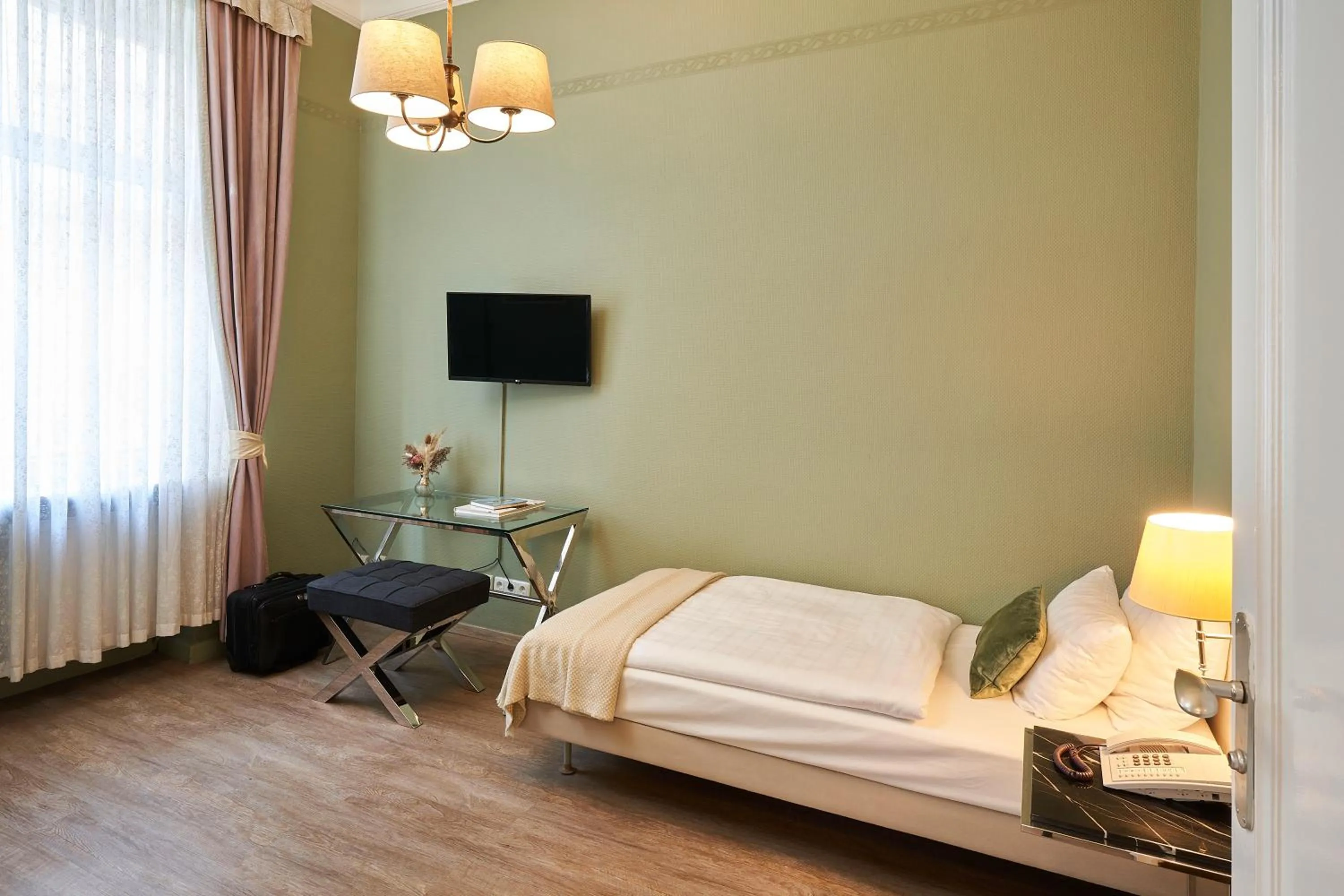 Bed in Hotel Monopol - Central Station