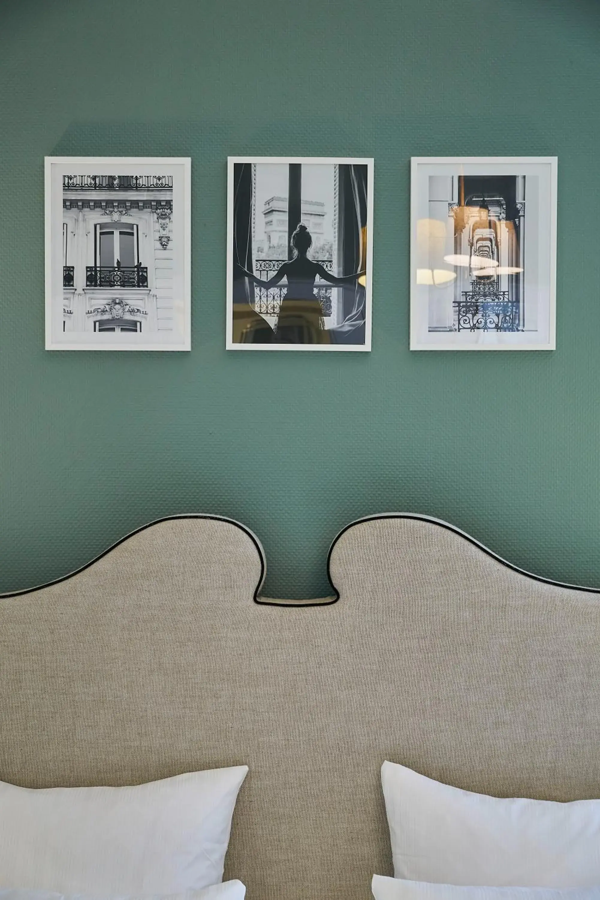 Deluxe Double or Twin Room - Mini-bar drinks free of charge in Hotel Monopol - Central Station Deluxe Double or Twin Room - Mini-bar drinks free of charge in Hotel Monopol - Central Station