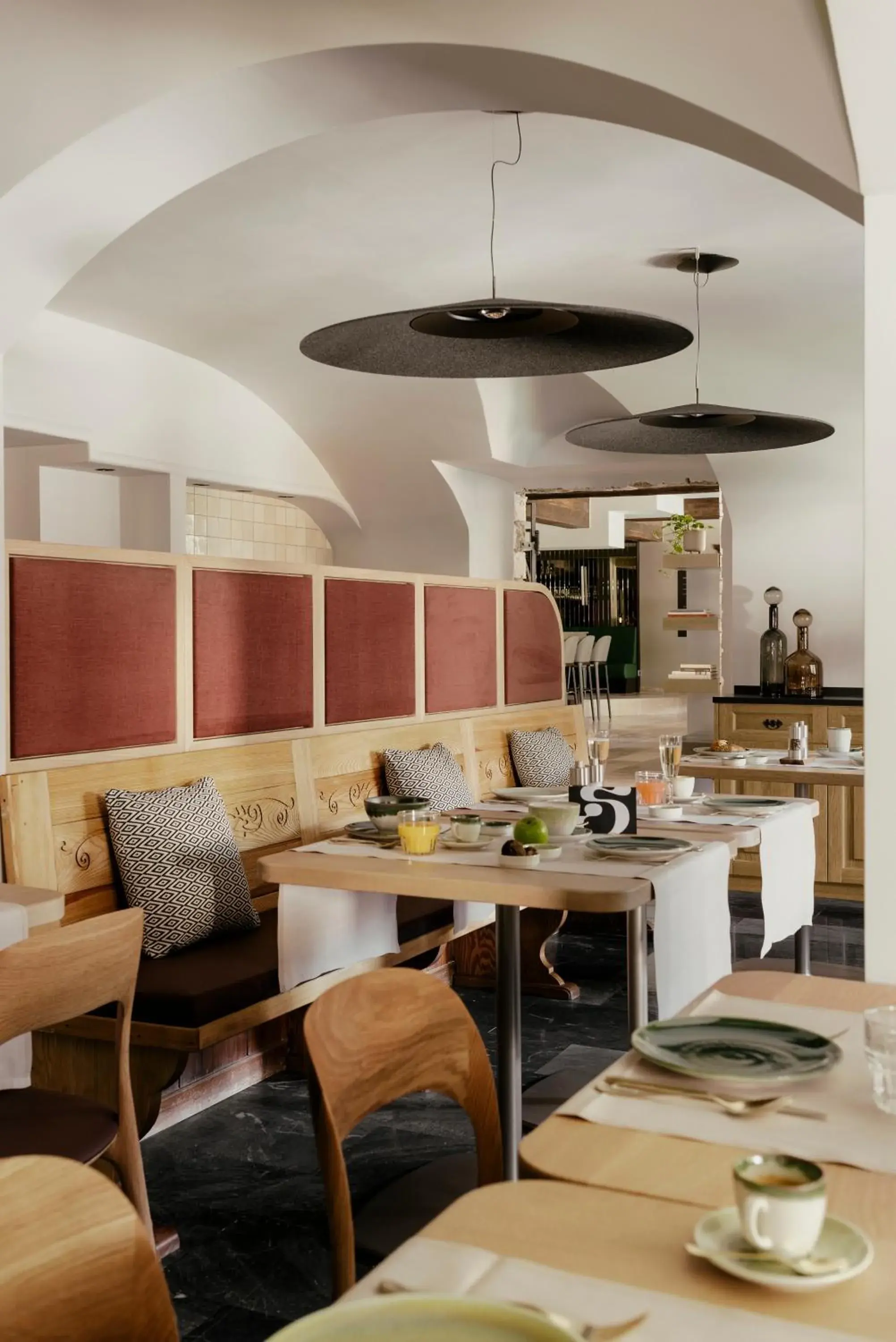 Food and drinks in SCHLOSS Zermatt - CBD & Adaptogenic Spa and Sport Hotel Food and drinks in SCHLOSS Zermatt - CBD & Adaptogenic Spa and Sport Hotel