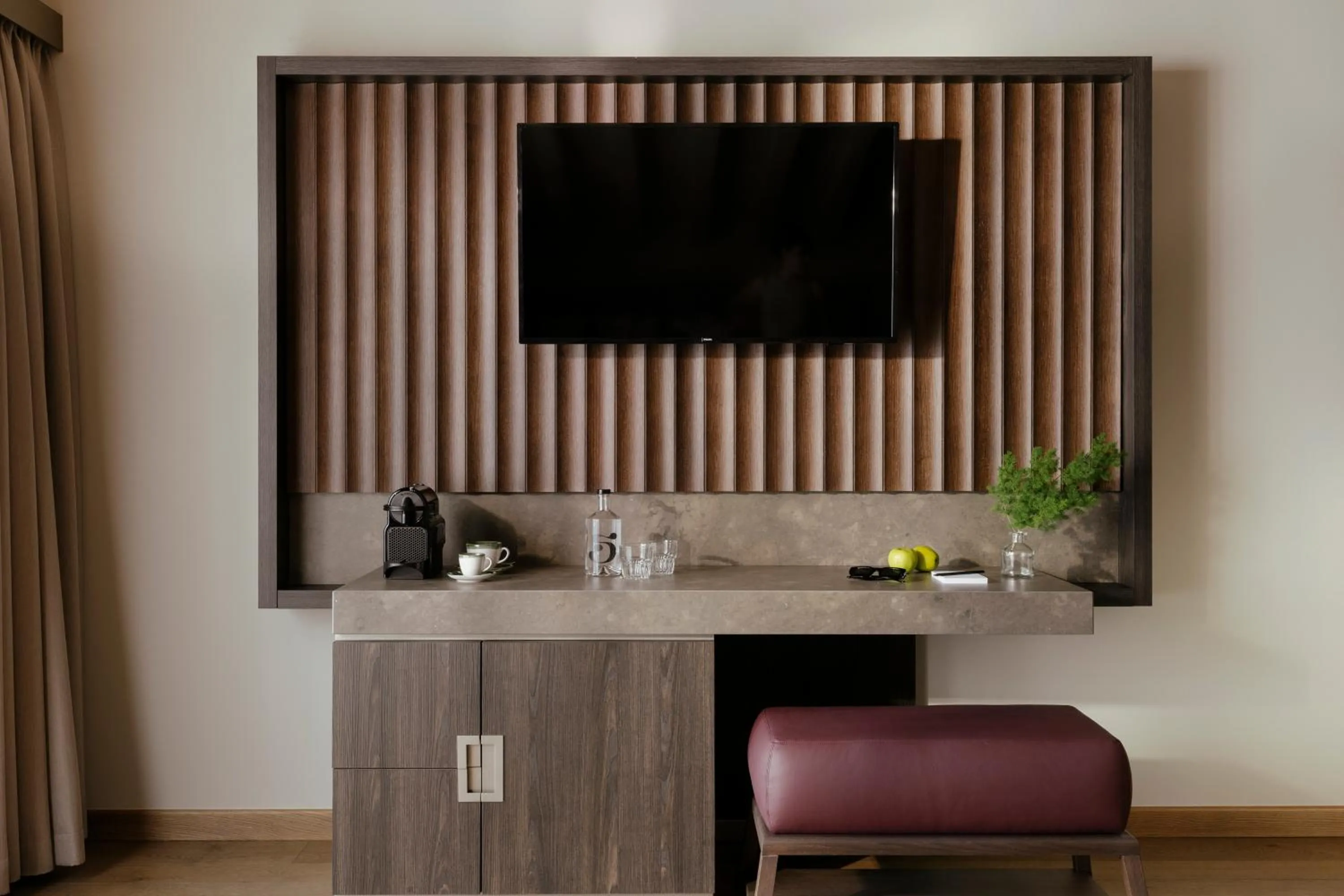 TV and multimedia in SCHLOSS Zermatt - CBD & Adaptogenic Spa and Sport Hotel