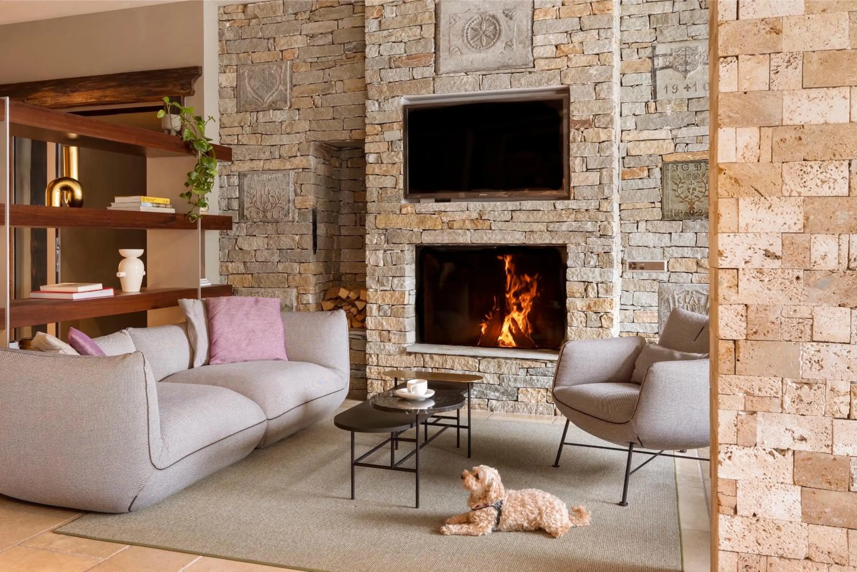 Lounge or bar in SCHLOSS Zermatt - CBD & Adaptogenic Spa and Sport Hotel