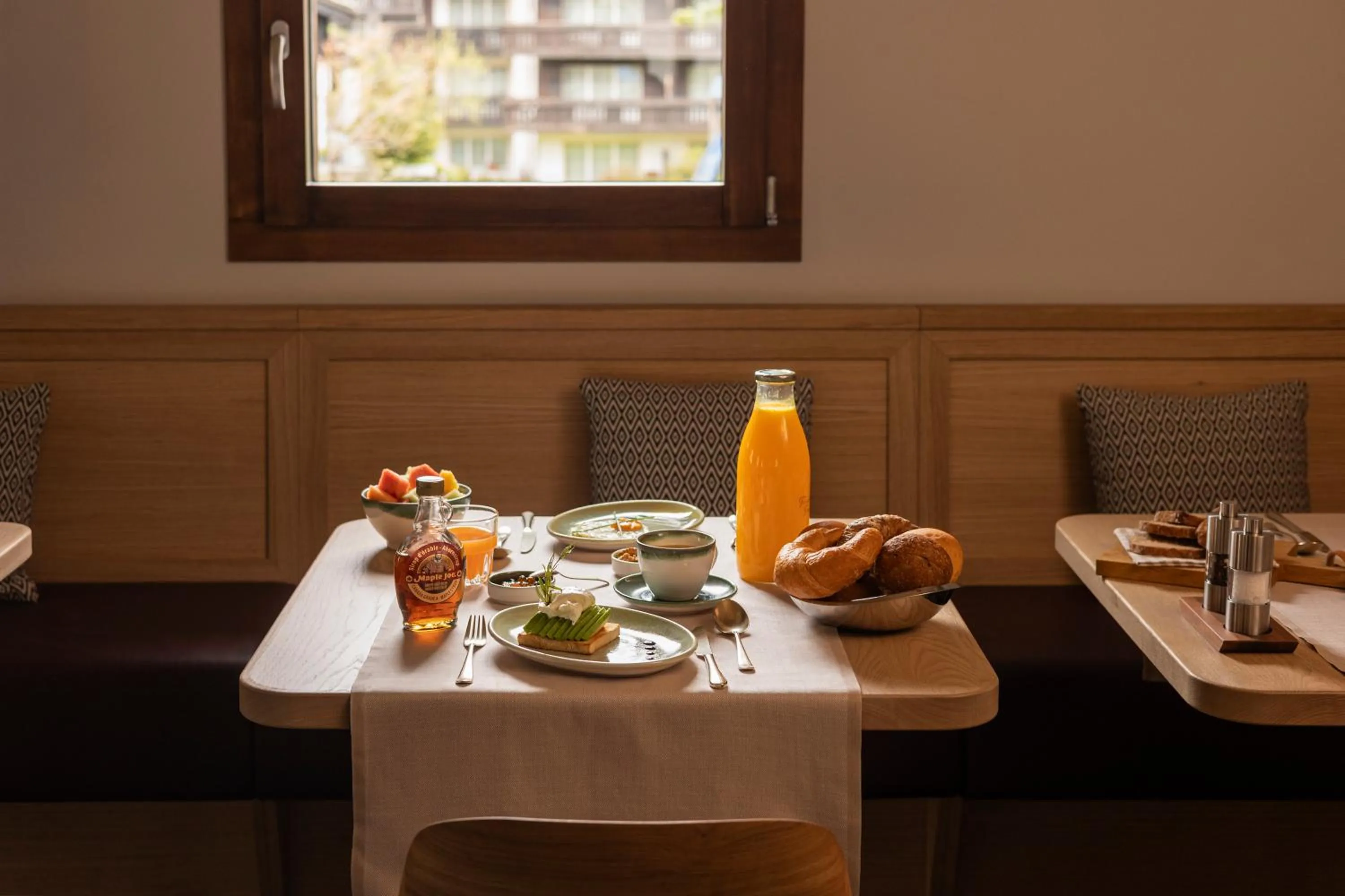 Food and drinks in SCHLOSS Zermatt - CBD & Adaptogenic Spa and Sport Hotel