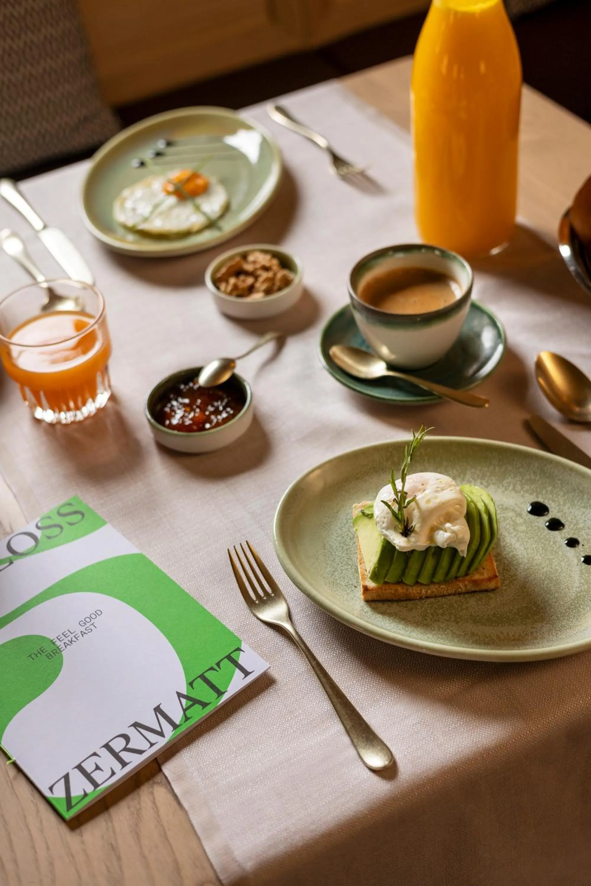 Food and drinks in SCHLOSS Zermatt - CBD & Adaptogenic Spa and Sport Hotel