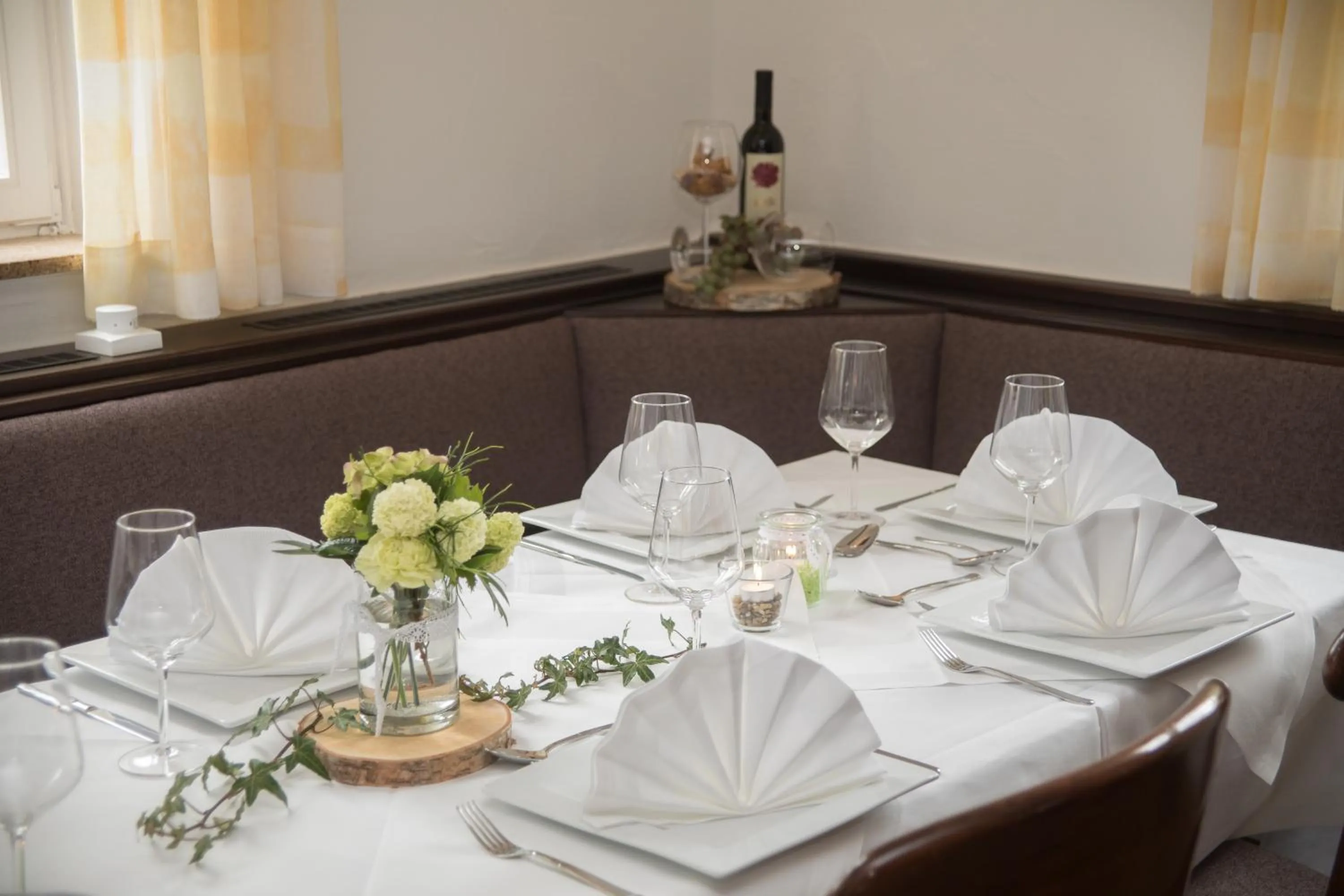 Dining area in Landgasthof-Hotel Zur Linde