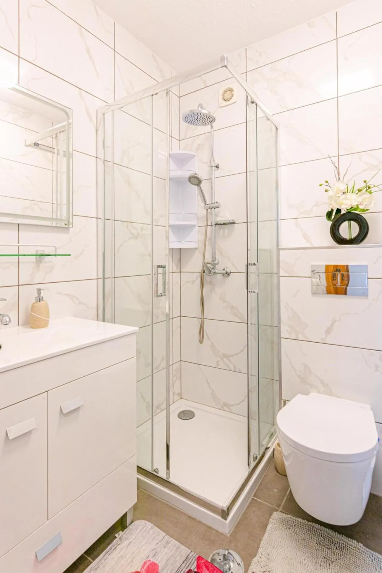 Bathroom in Flowers Island house 2