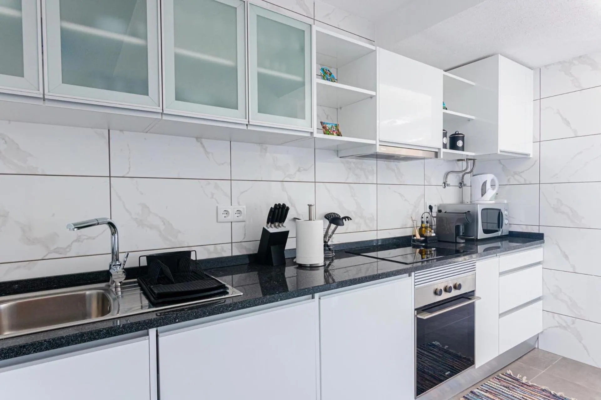 Kitchen or kitchenette in Flowers Island house 2