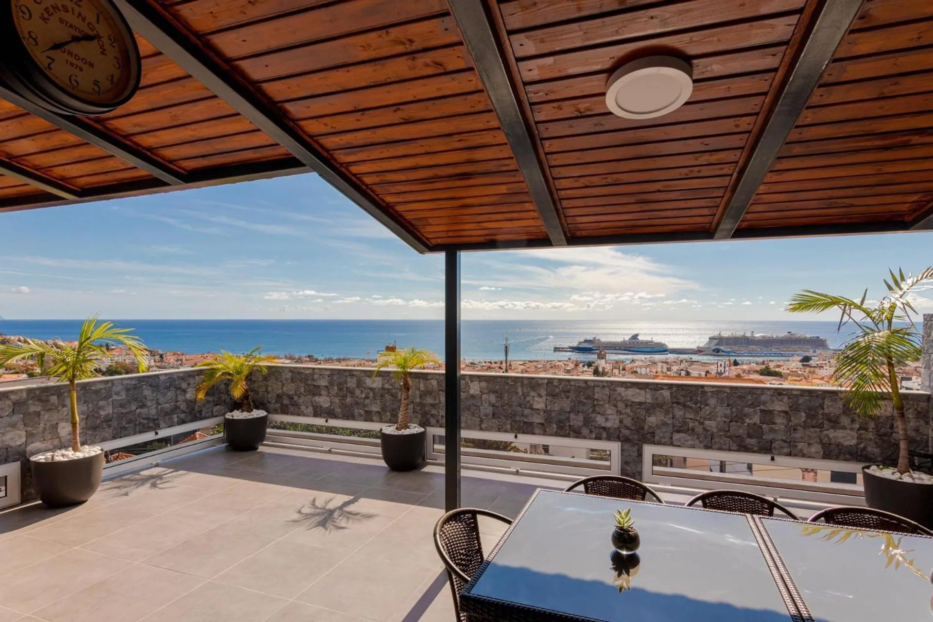 Balcony/Terrace in Flowers Island house 2