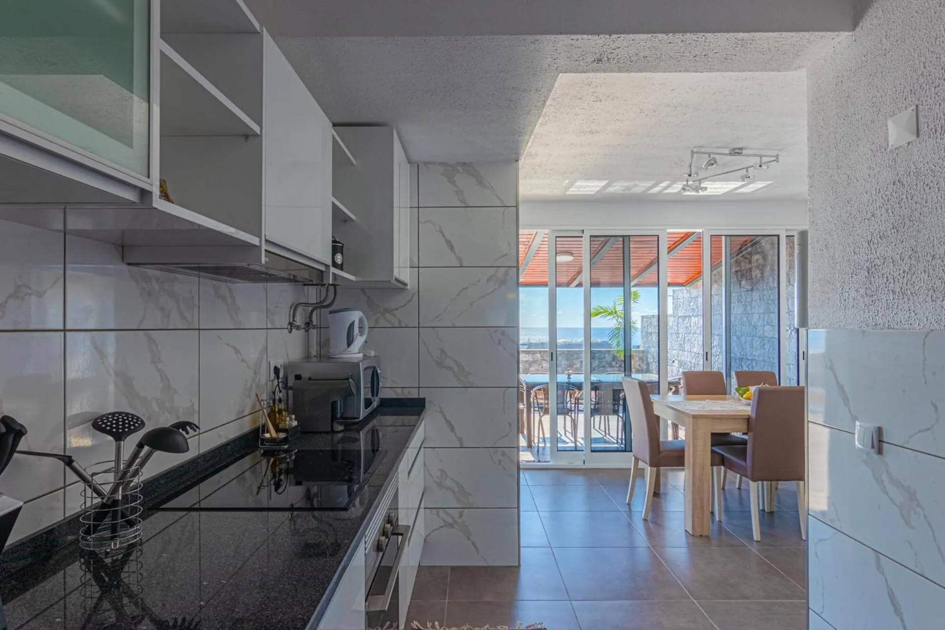 Kitchen or kitchenette in Flowers Island house 2