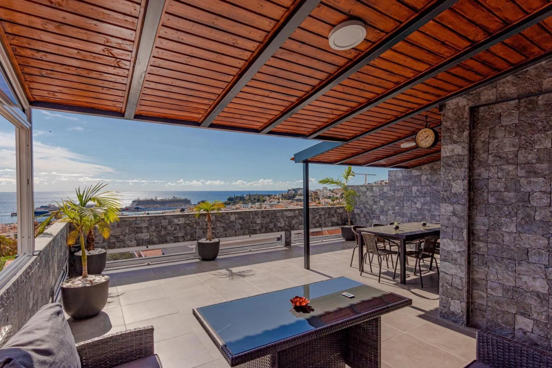 City view in Flowers Island house 2