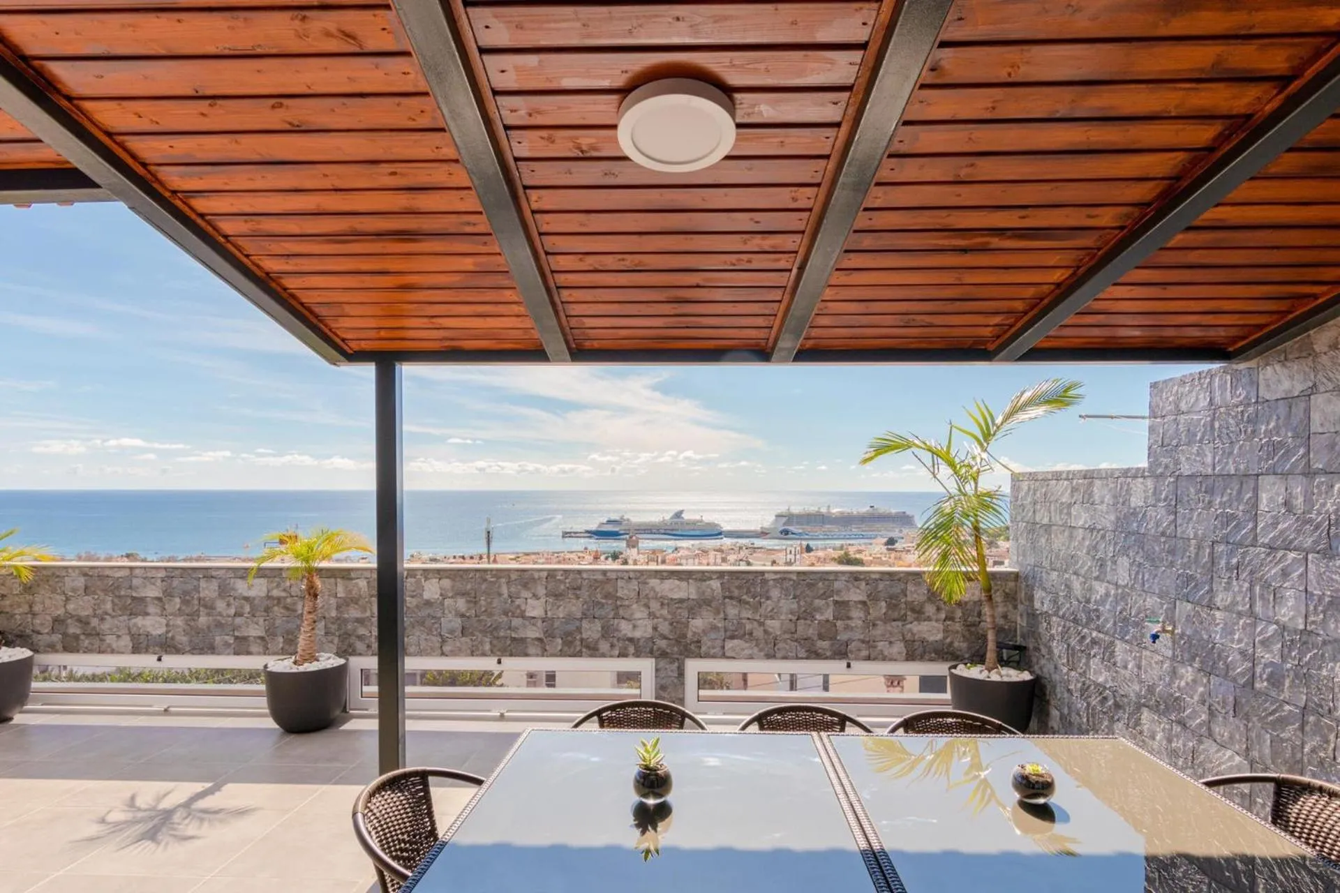 Balcony/Terrace in Flowers Island house 2