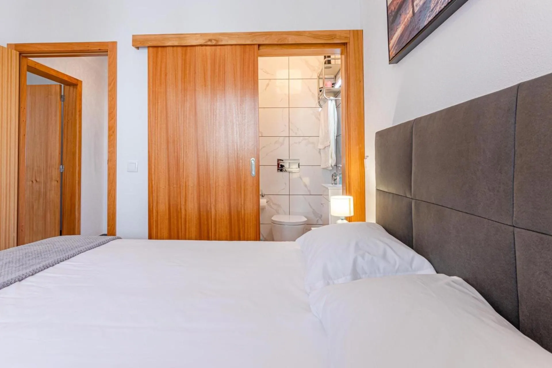Photo of the whole room, Bed in Flowers Island house 2