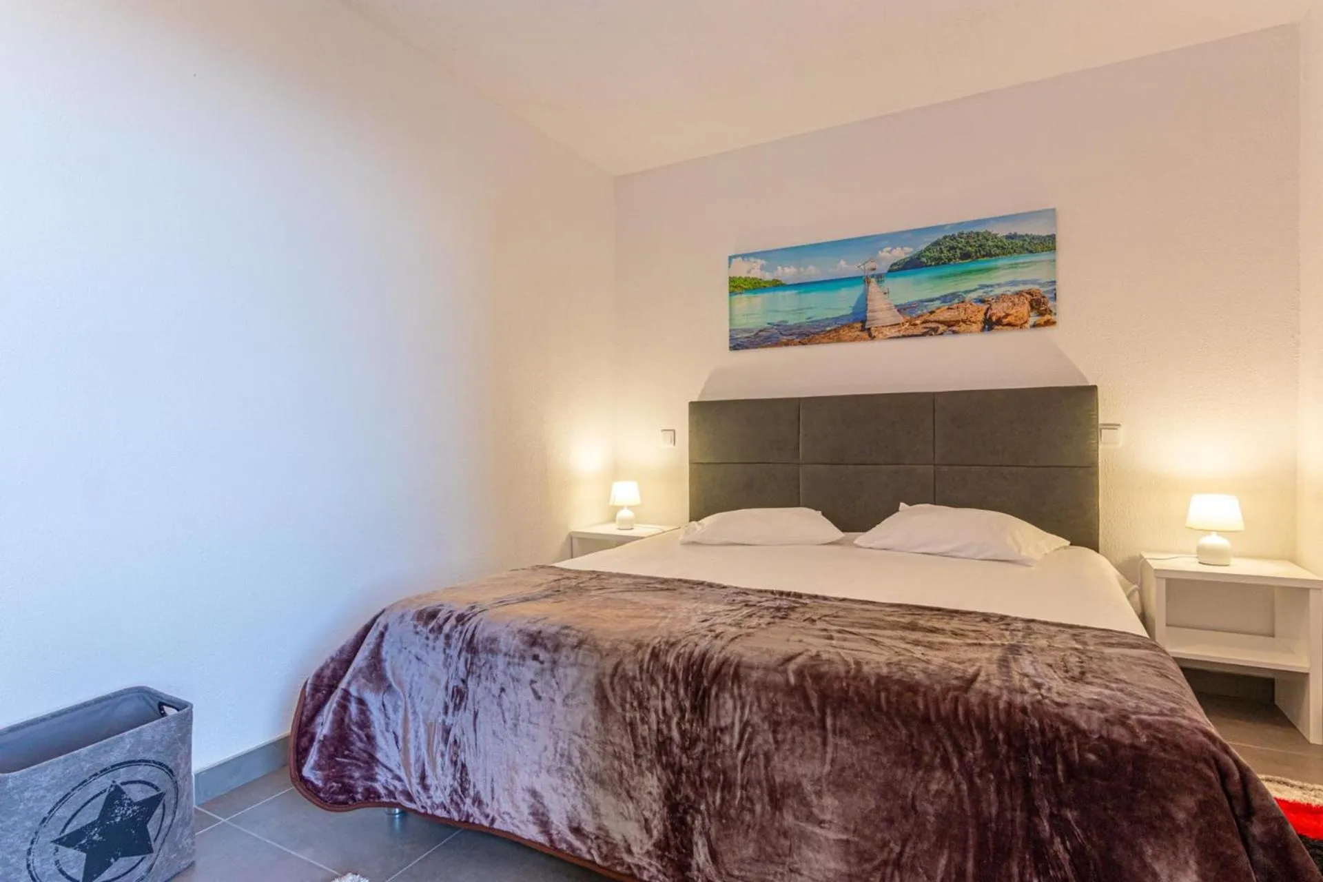 Bedroom, Bed in Flowers Island house 2