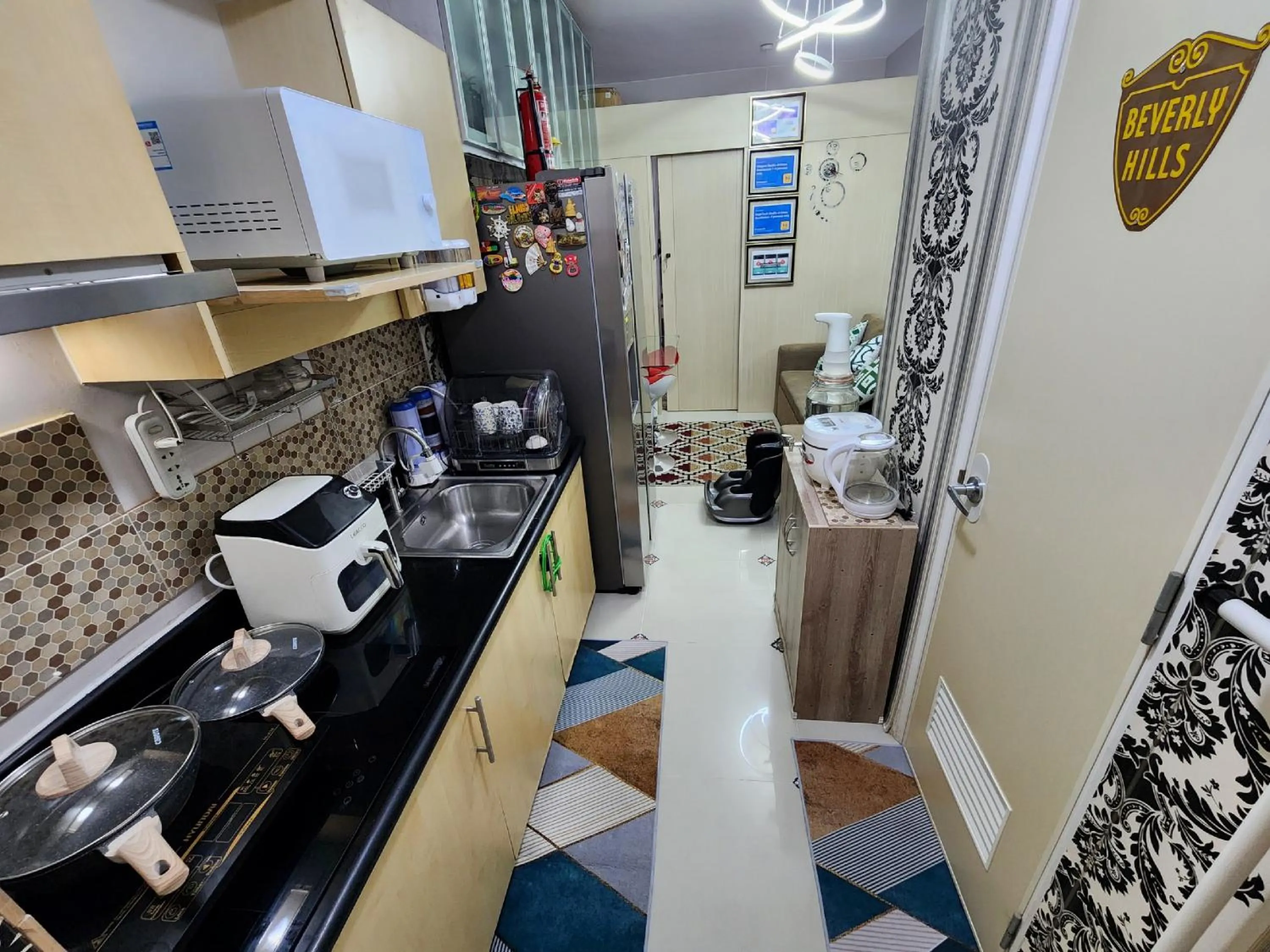 Kitchen or kitchenette in High-Tech Studio at Grass Residences -2 persons only, Quezon City