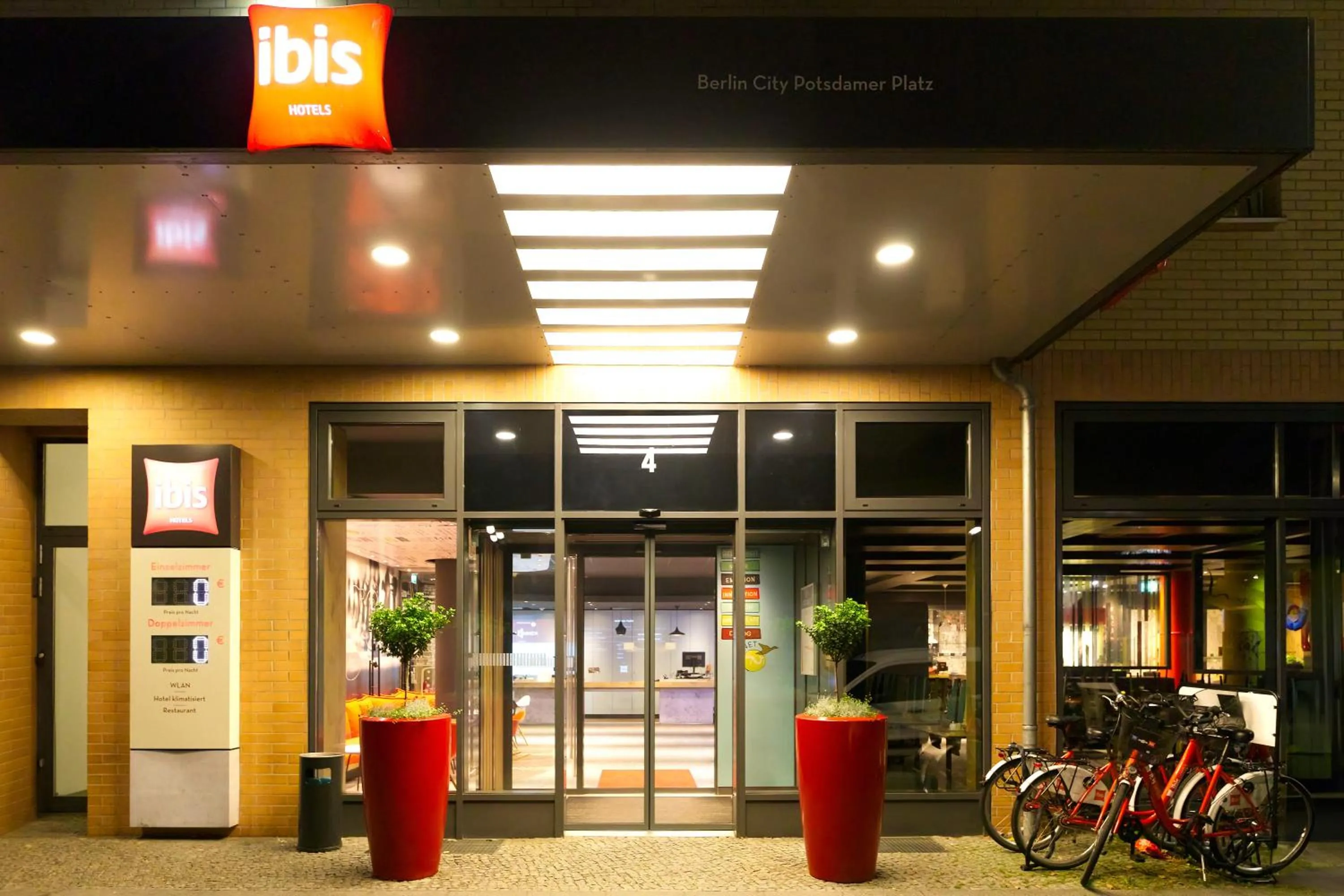 Facade/entrance in ibis Berlin City Potsdamer Platz