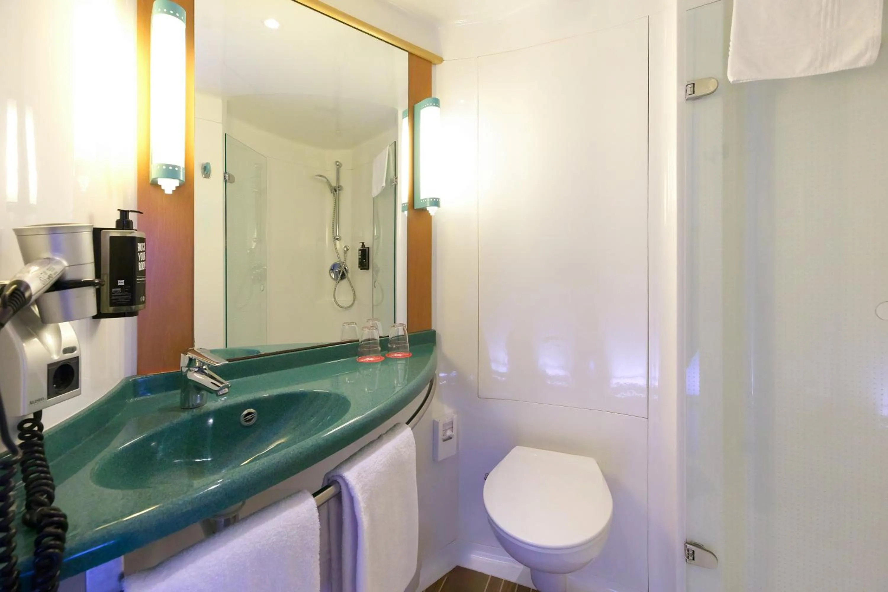 Bathroom in ibis Berlin City Potsdamer Platz