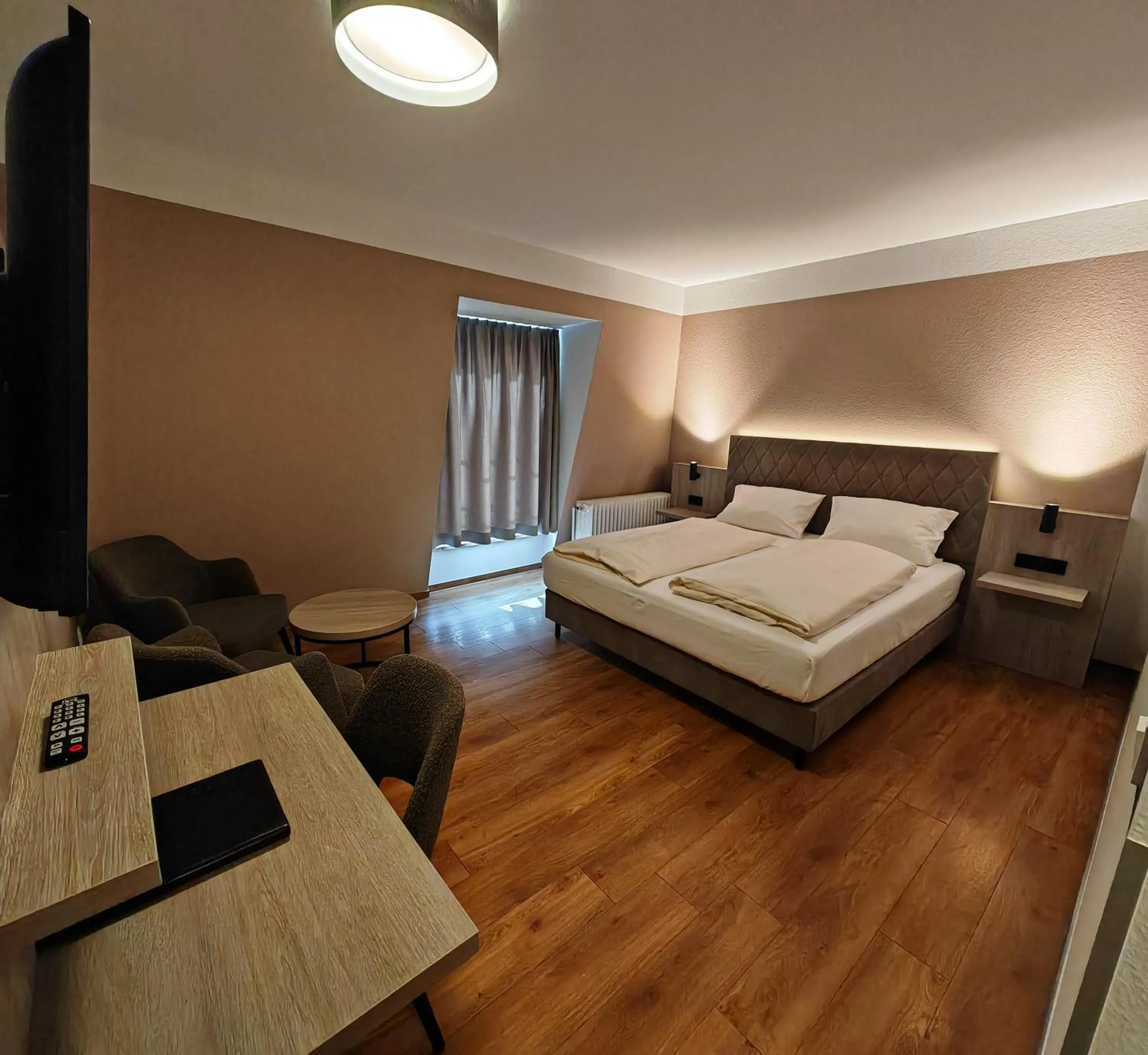 Photo of the whole room, Bed in Berghotel Kockelsberg