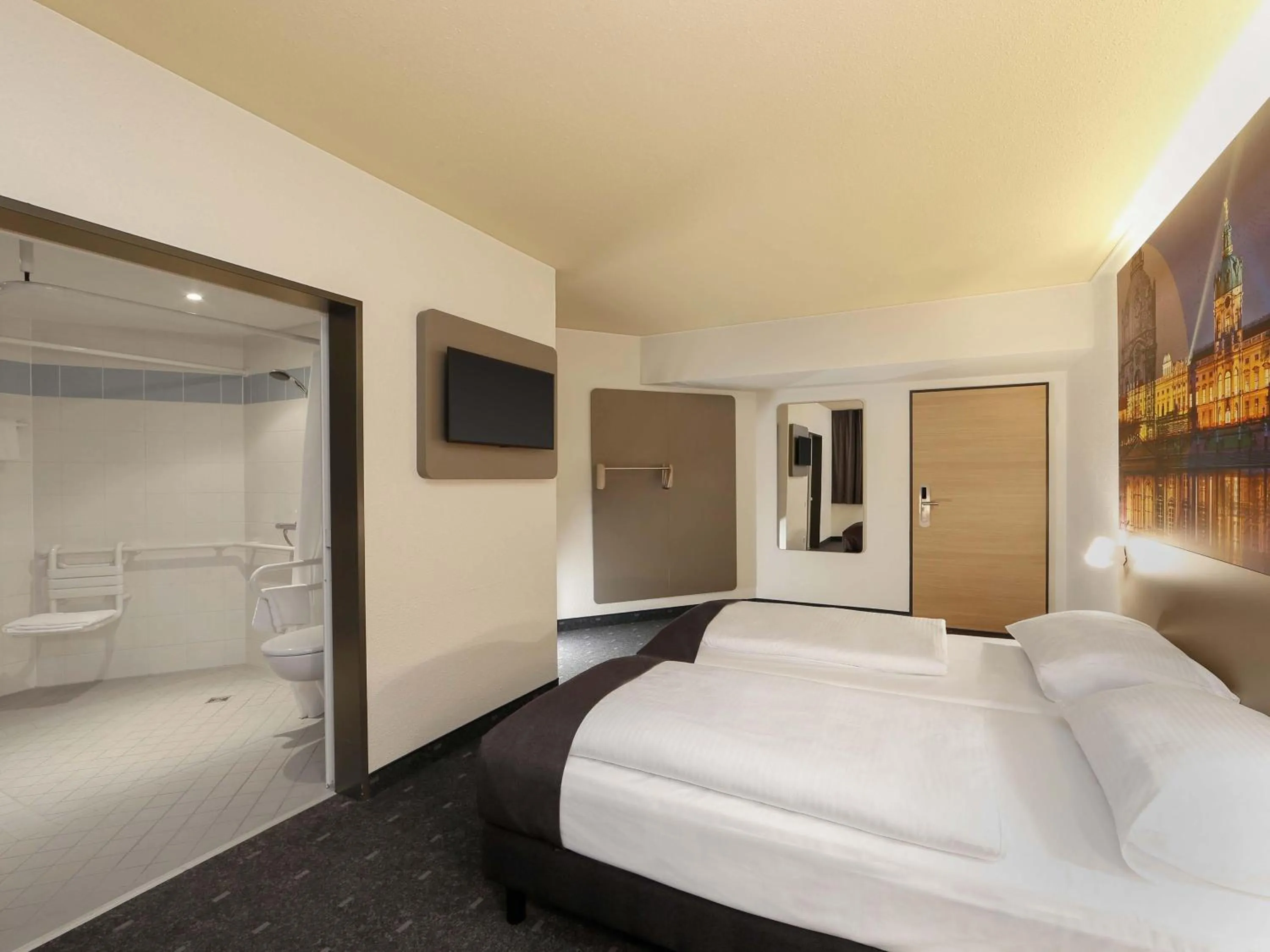 Photo of the whole room, Bed in B&B Hotel Berlin City-West