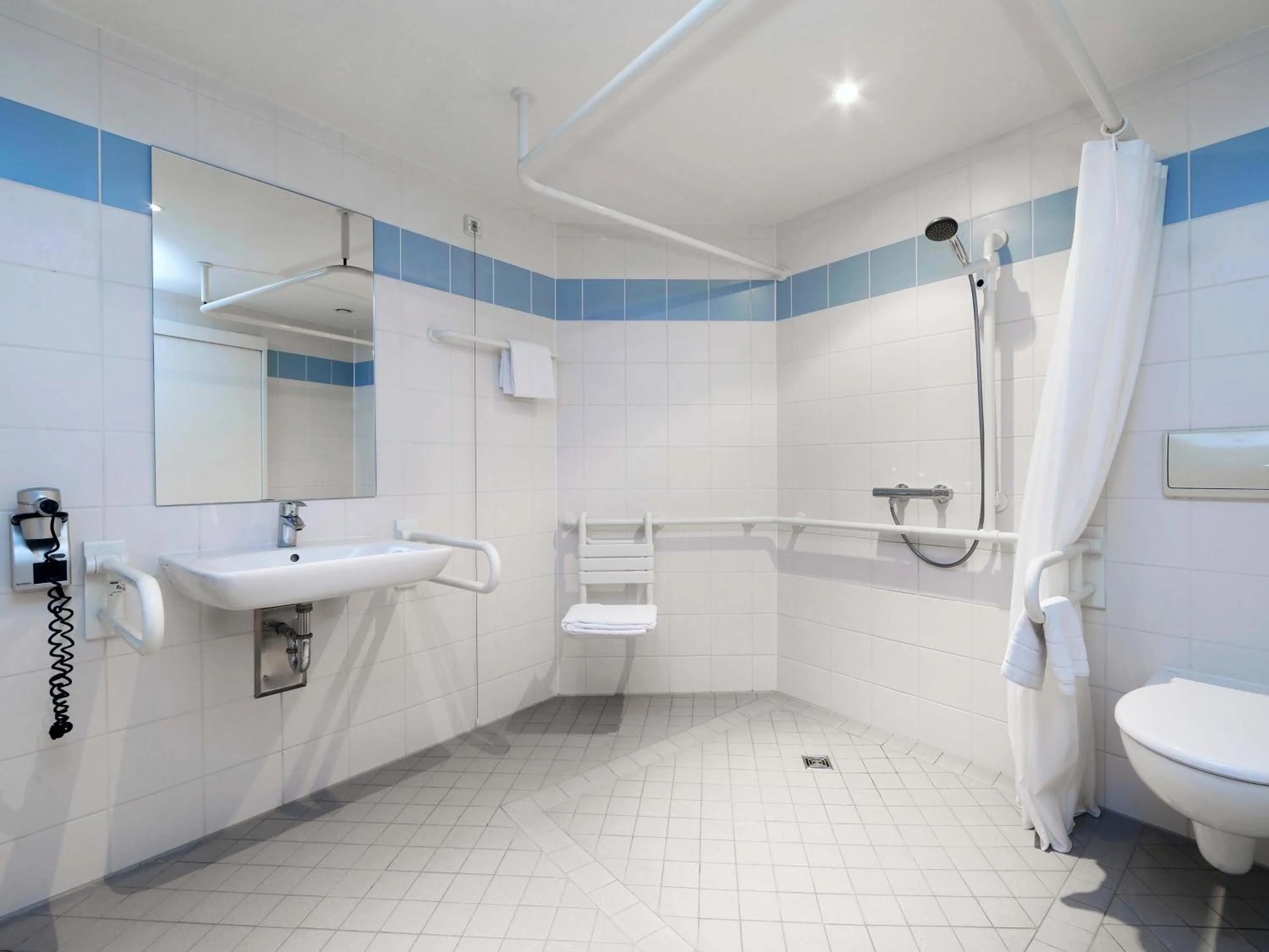 Shower in B&B Hotel Berlin City-West