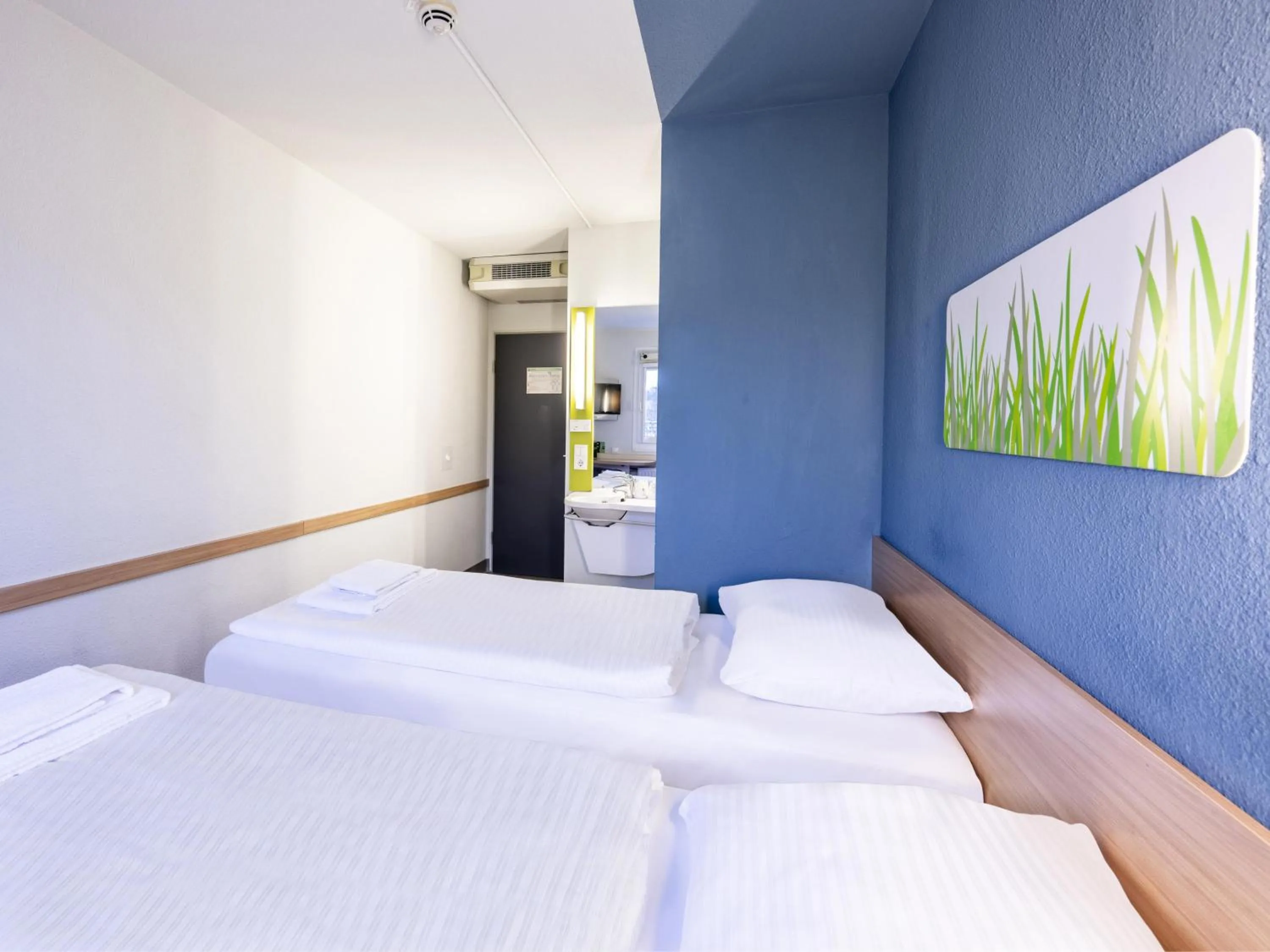 Photo of the whole room, Bed in ibis budget Nürnberg Tennenlohe