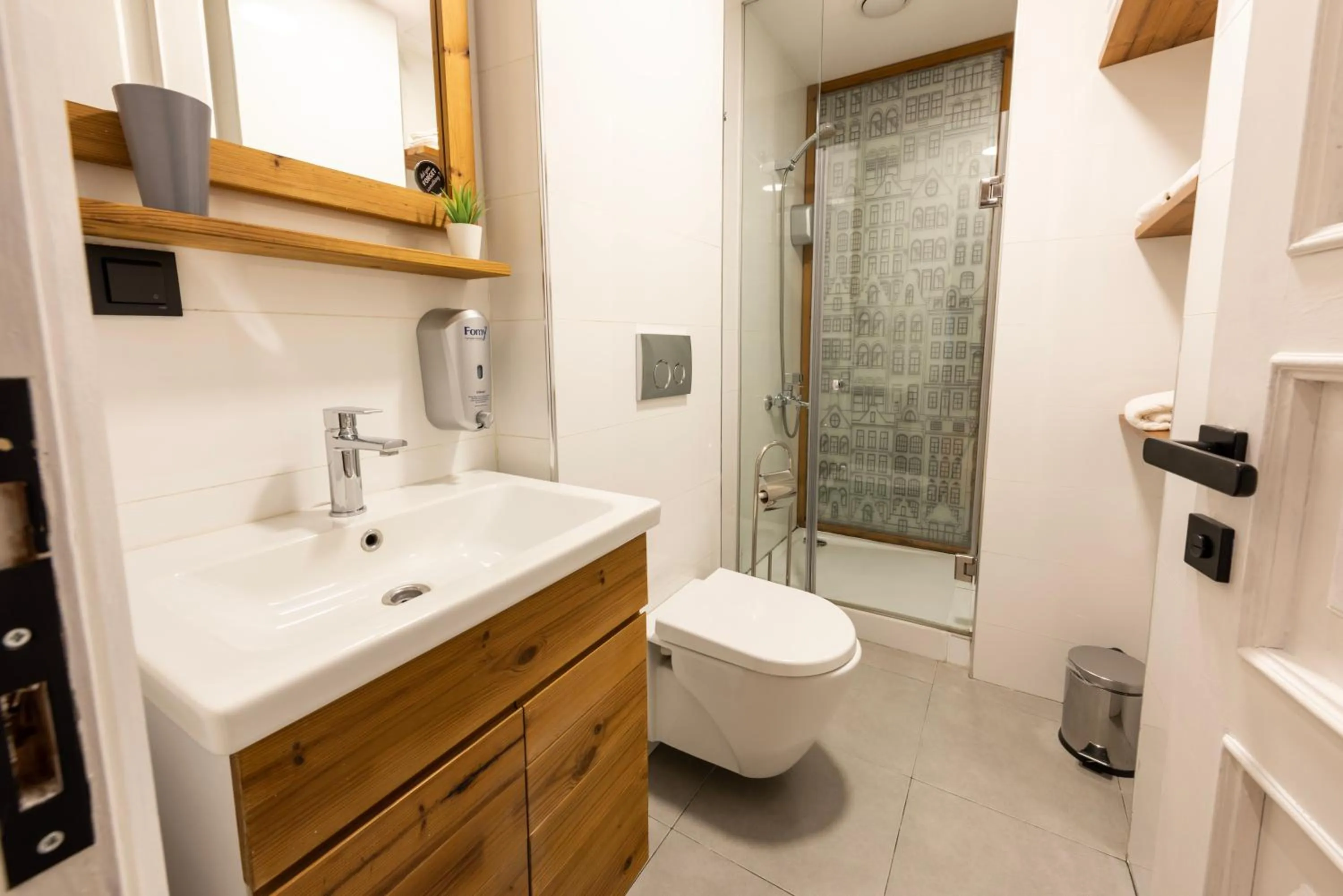 Shower in Bguest Pera Suites