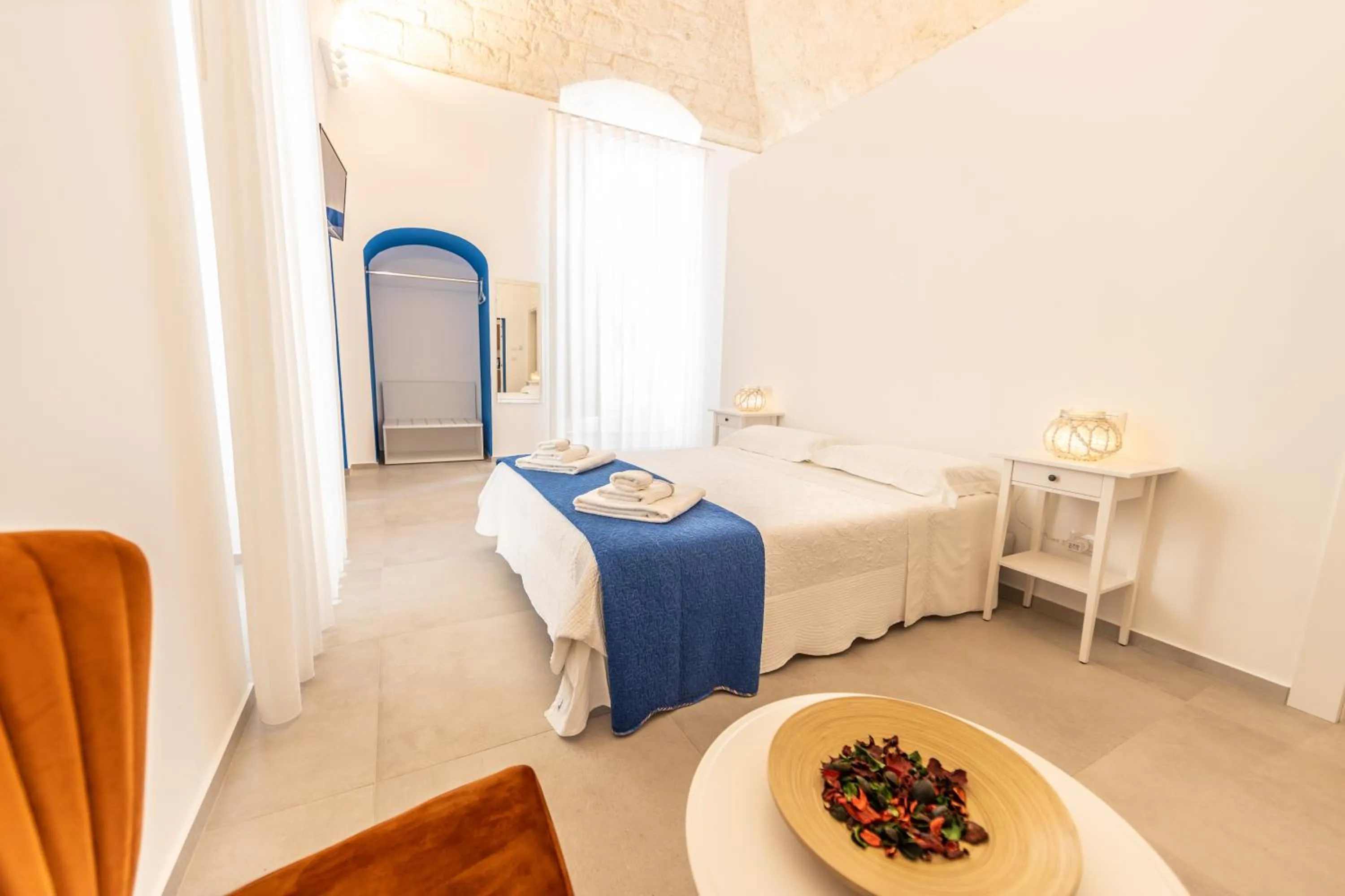 Bed in Vincent Suite Luxury B&B