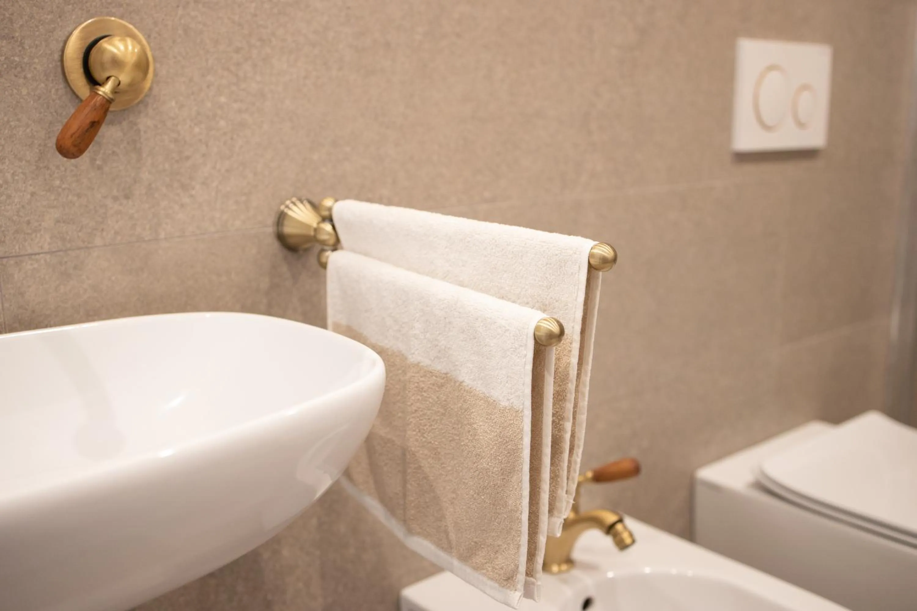 Bathroom in Vincent Suite Luxury B&B