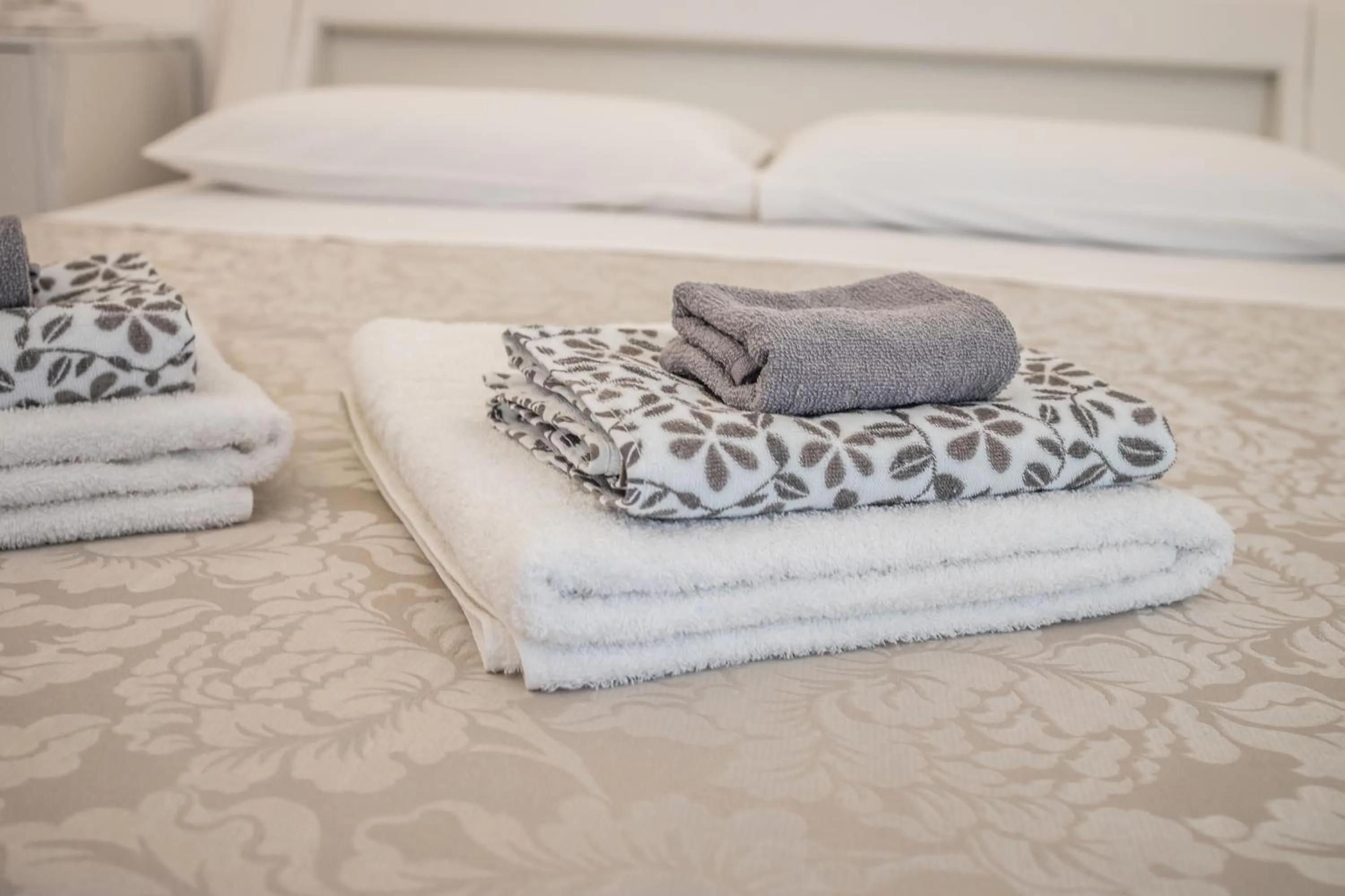 Bed in Vincent Suite Luxury B&B