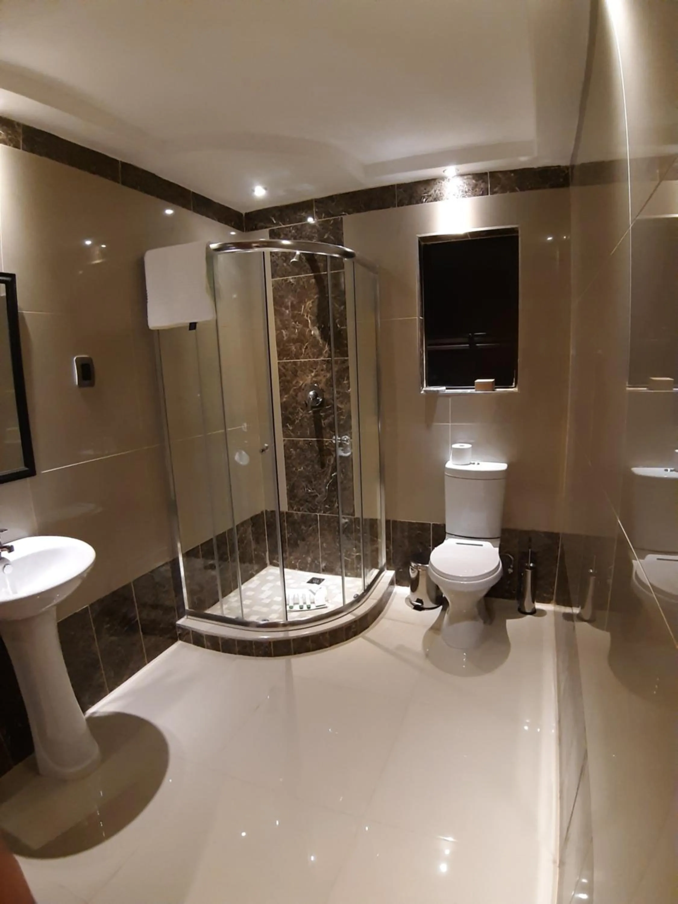 Shower in Citystay Ladybrand