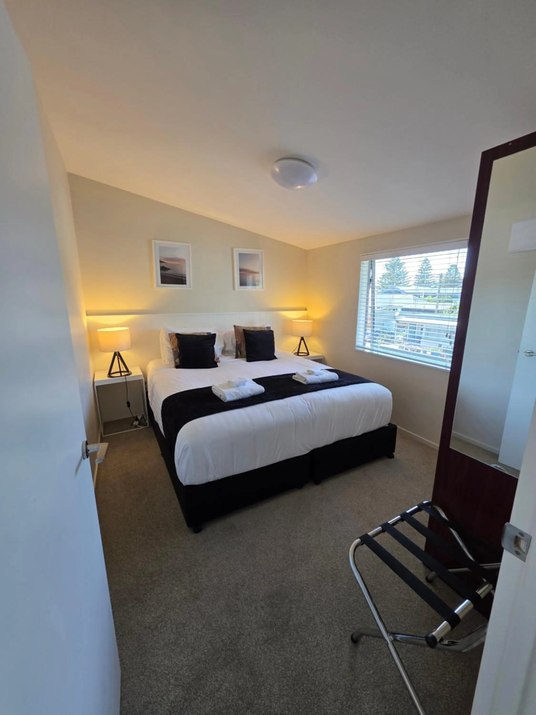 Bedroom, Bed in Kaikoura Waterfront Apartments