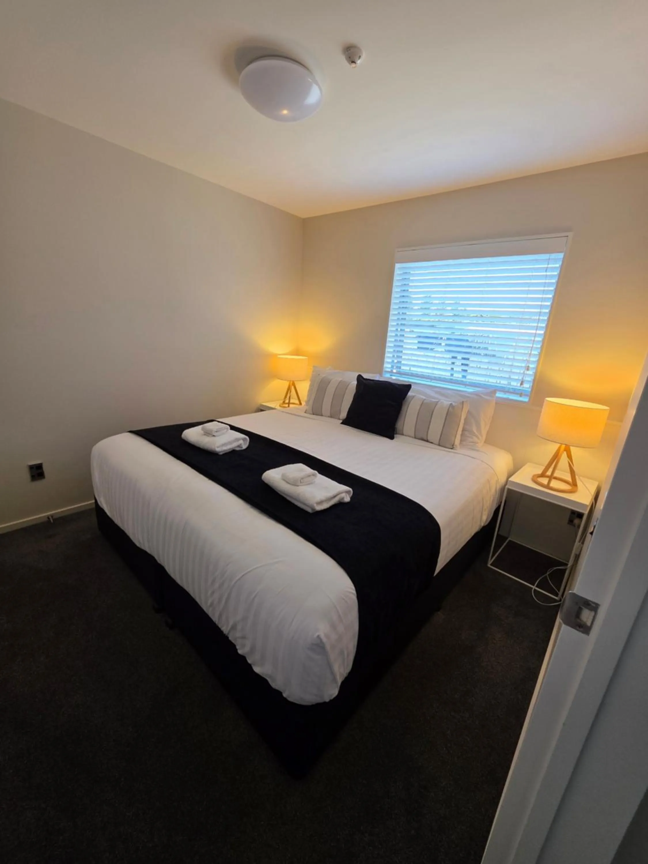 Bedroom, Bed in Kaikoura Waterfront Apartments
