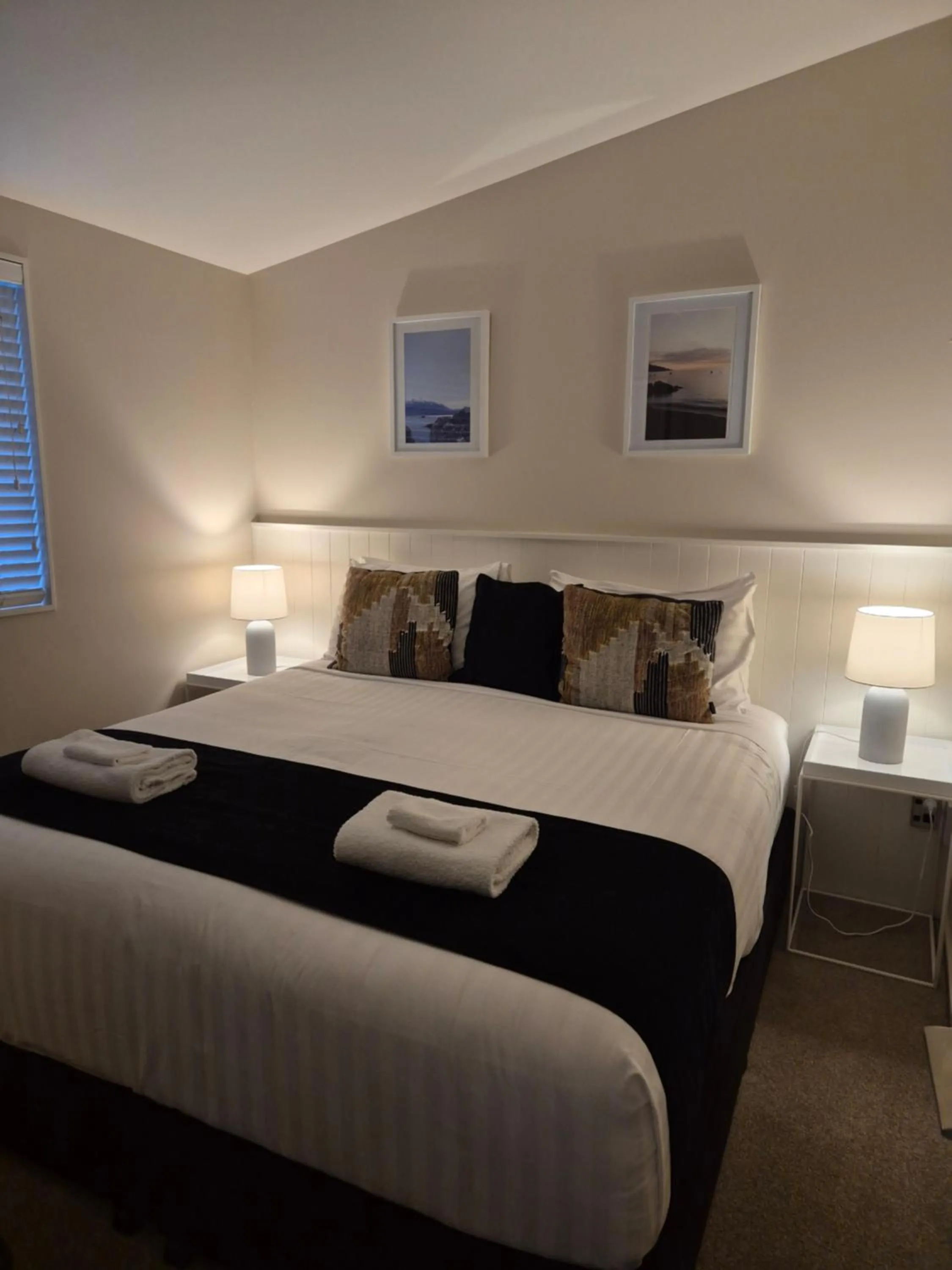 Bedroom, Bed in Kaikoura Waterfront Apartments