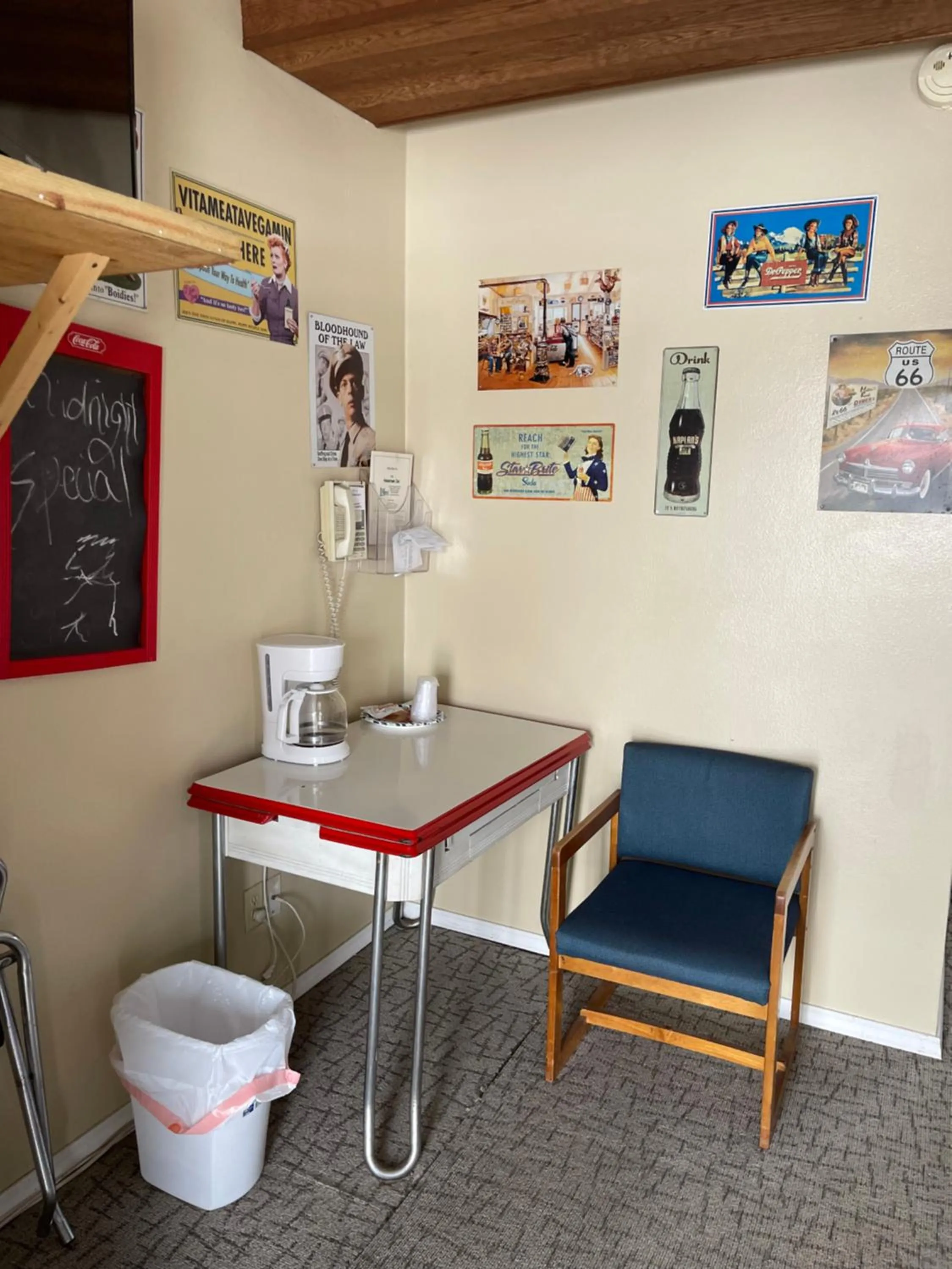 Seating area in HOMETOWN INN