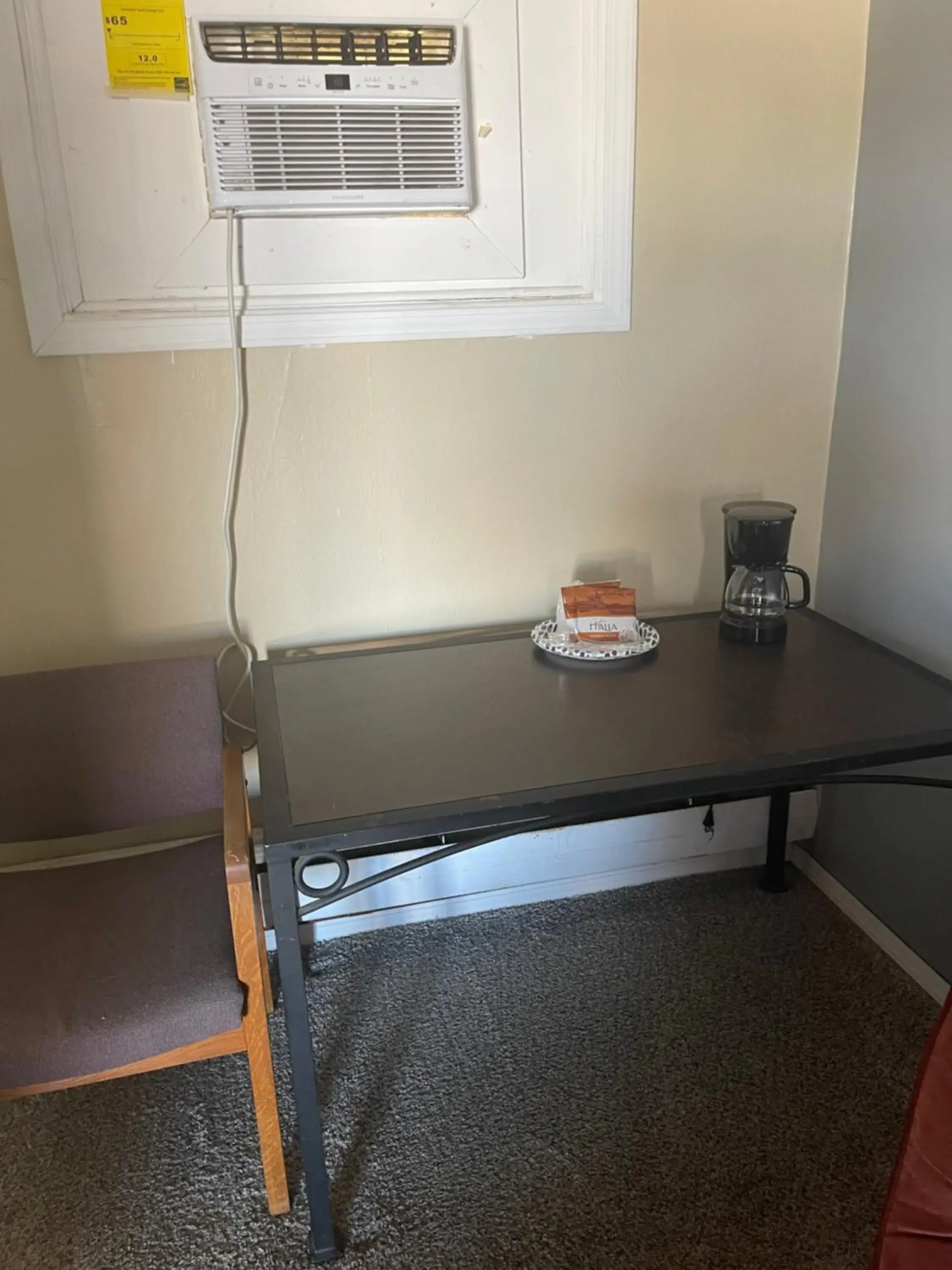 Deluxe King Room in HOMETOWN INN Deluxe King Room in HOMETOWN INN